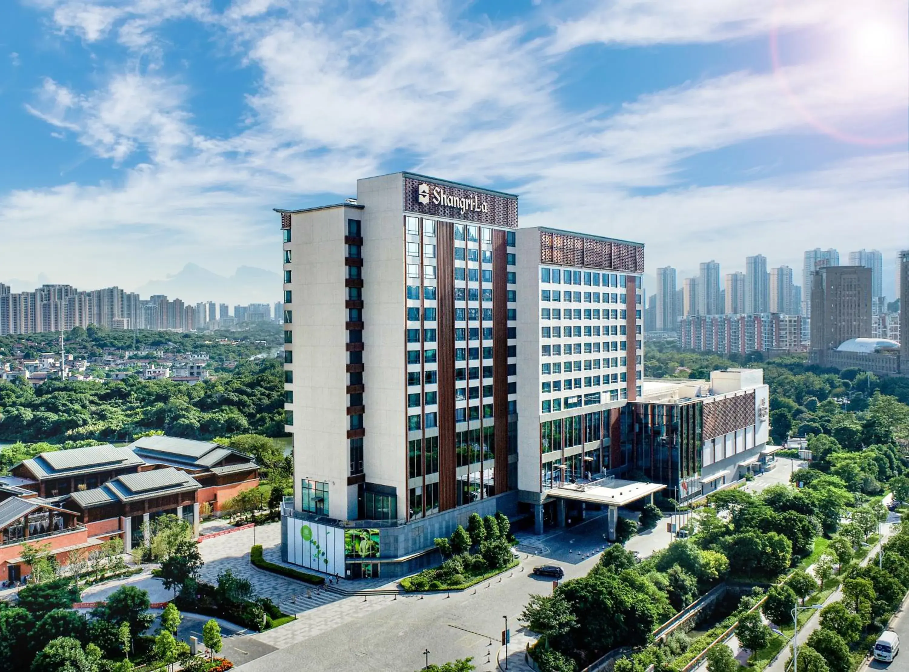 Property building in Shangri-La Putian Onsen Resort Hotel Property building in Shangri-La Putian Onsen Resort Hotel