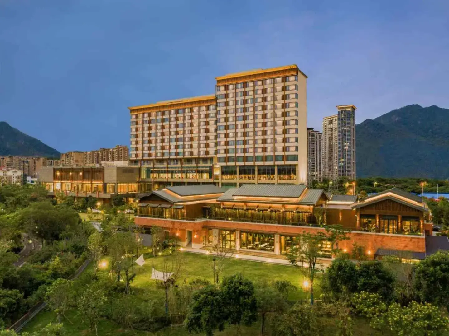 Property building in Shangri-La Putian Onsen Resort Hotel Property building in Shangri-La Putian Onsen Resort Hotel
