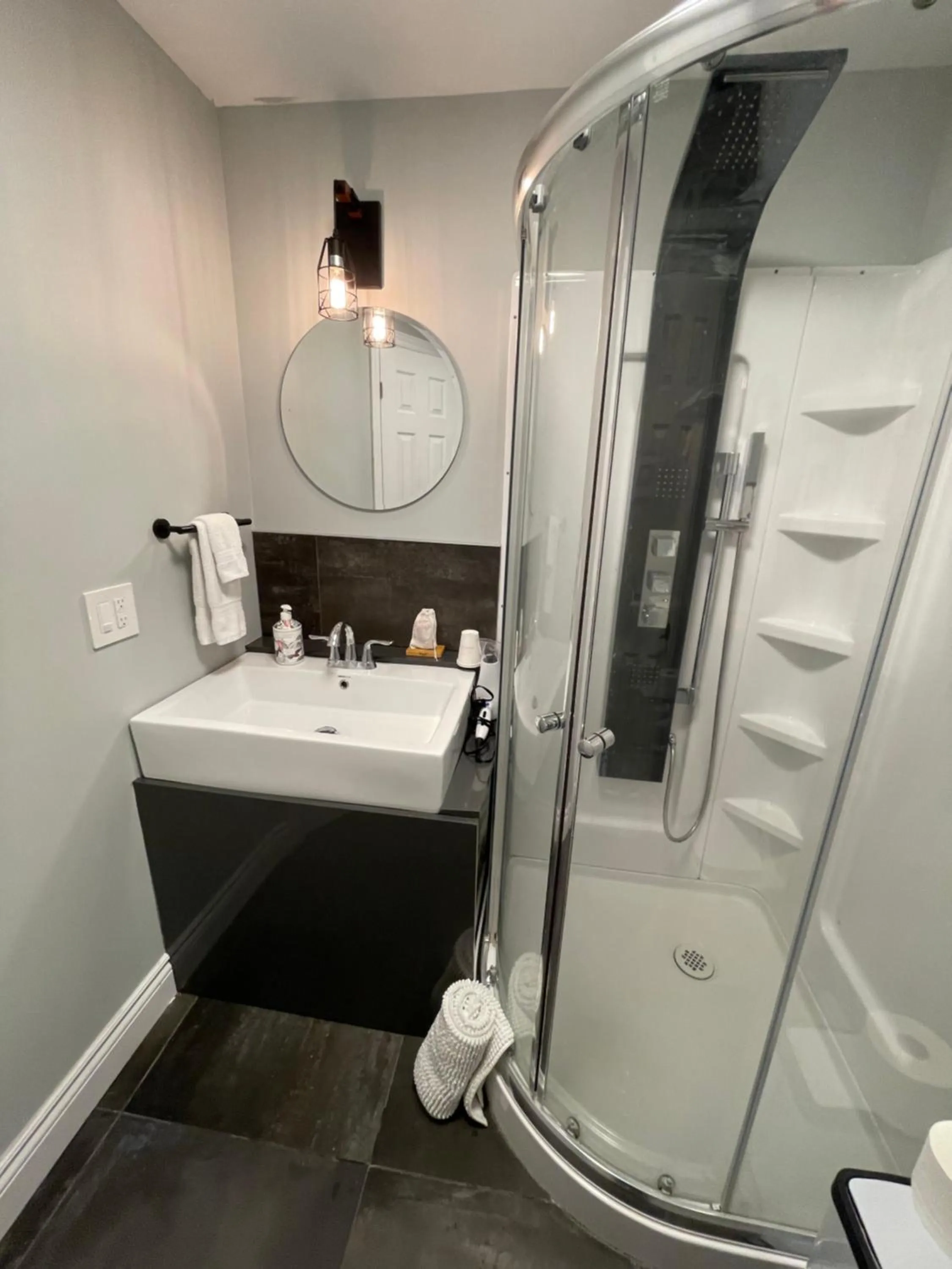 Shower in Maison Napoléon B&B