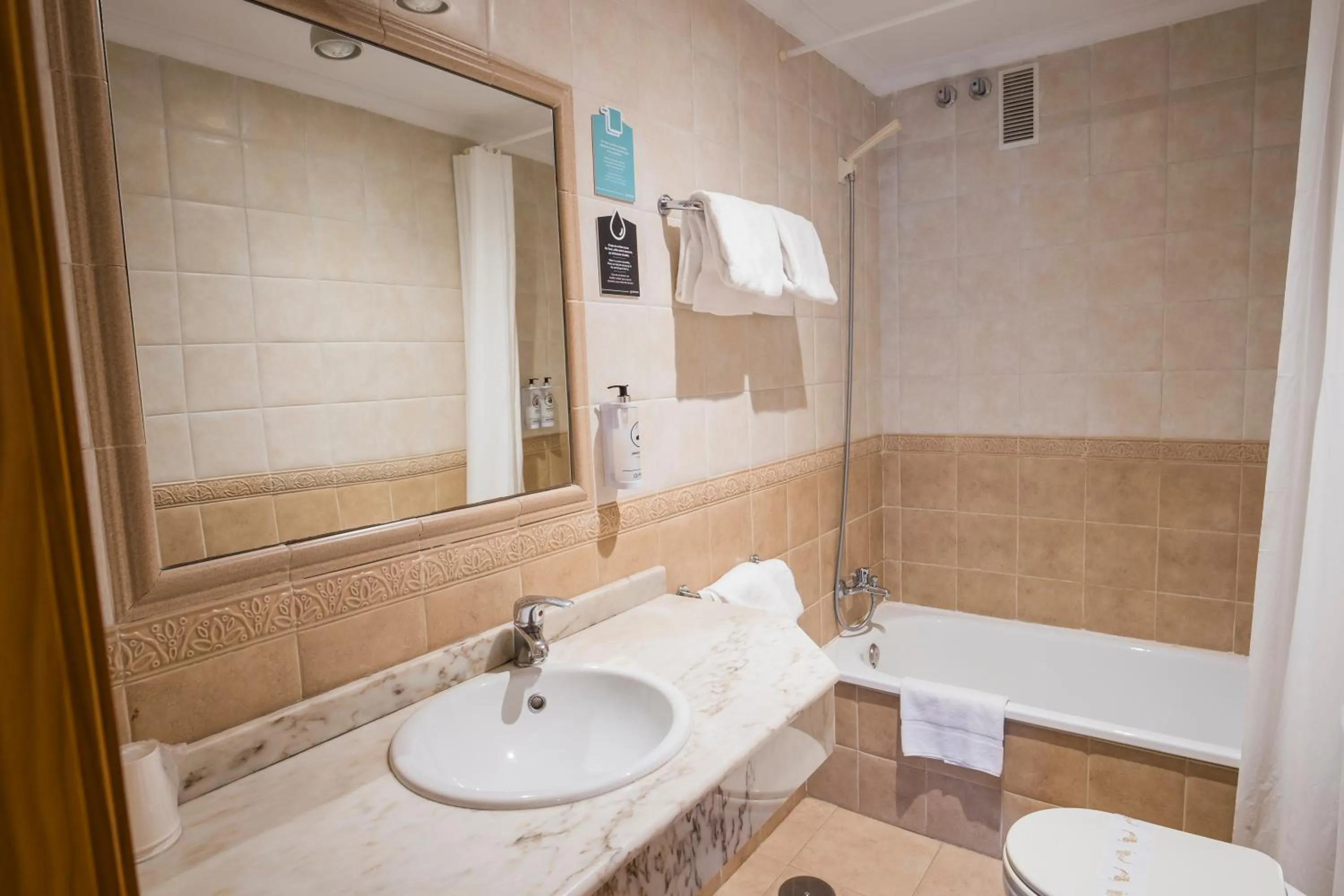 Bathroom in Hotel Alda Puerto Calderón