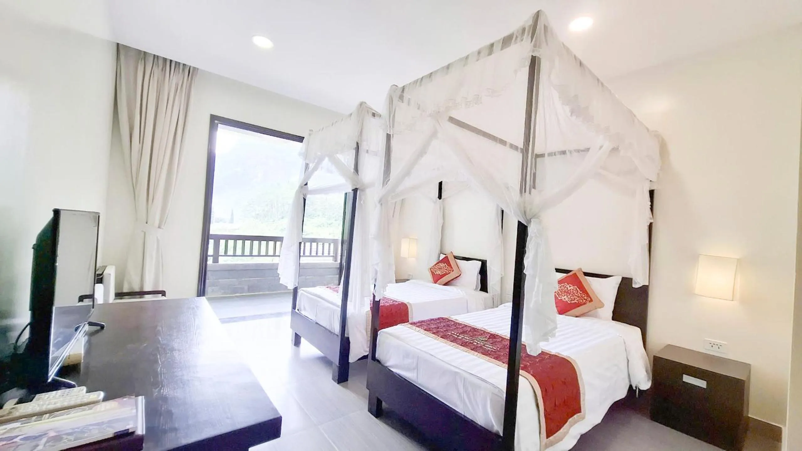 Photo of the whole room, Bed in Sài Gòn - Bản Giốc Resort