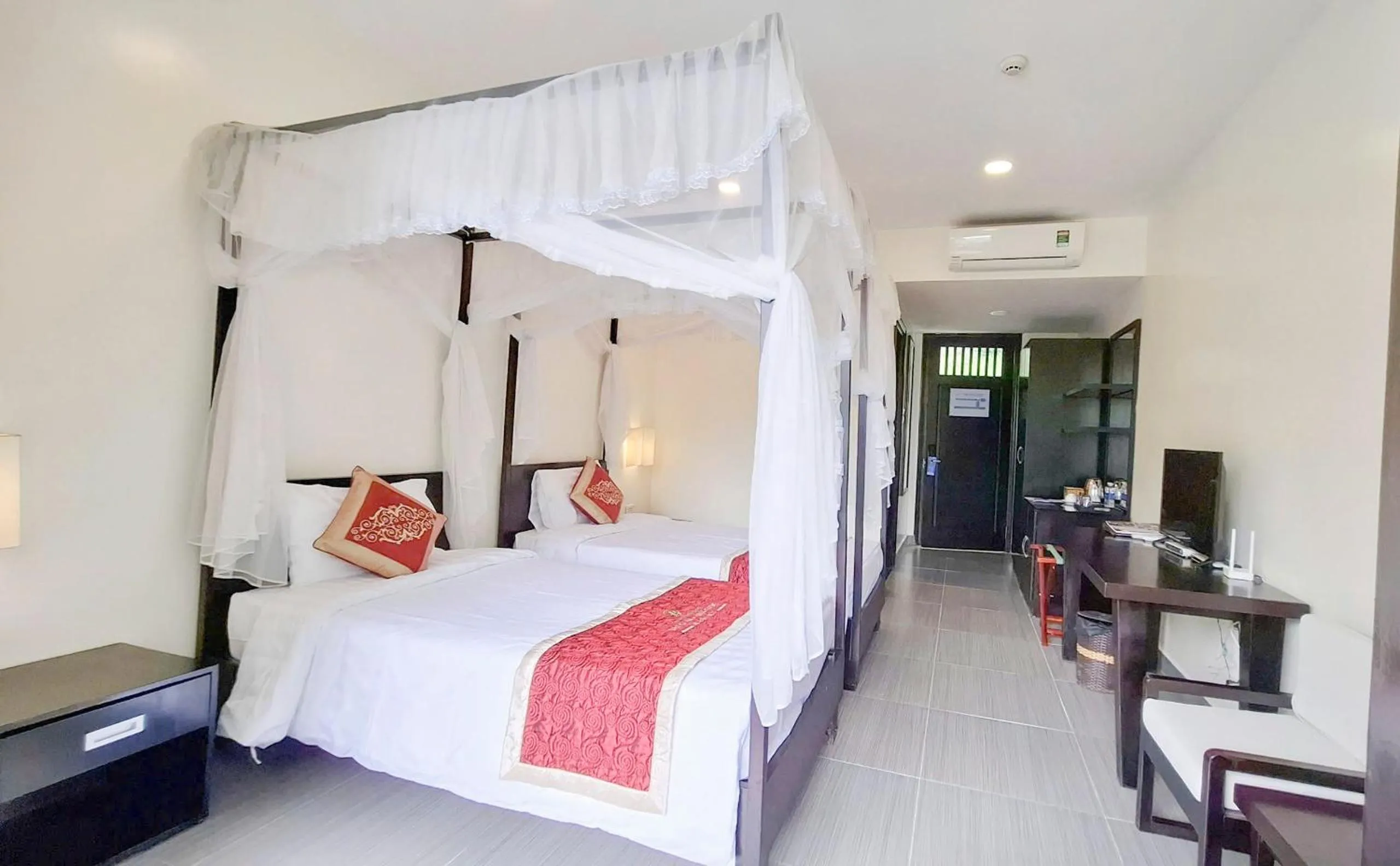 Bedroom, Bed in Sài Gòn - Bản Giốc Resort