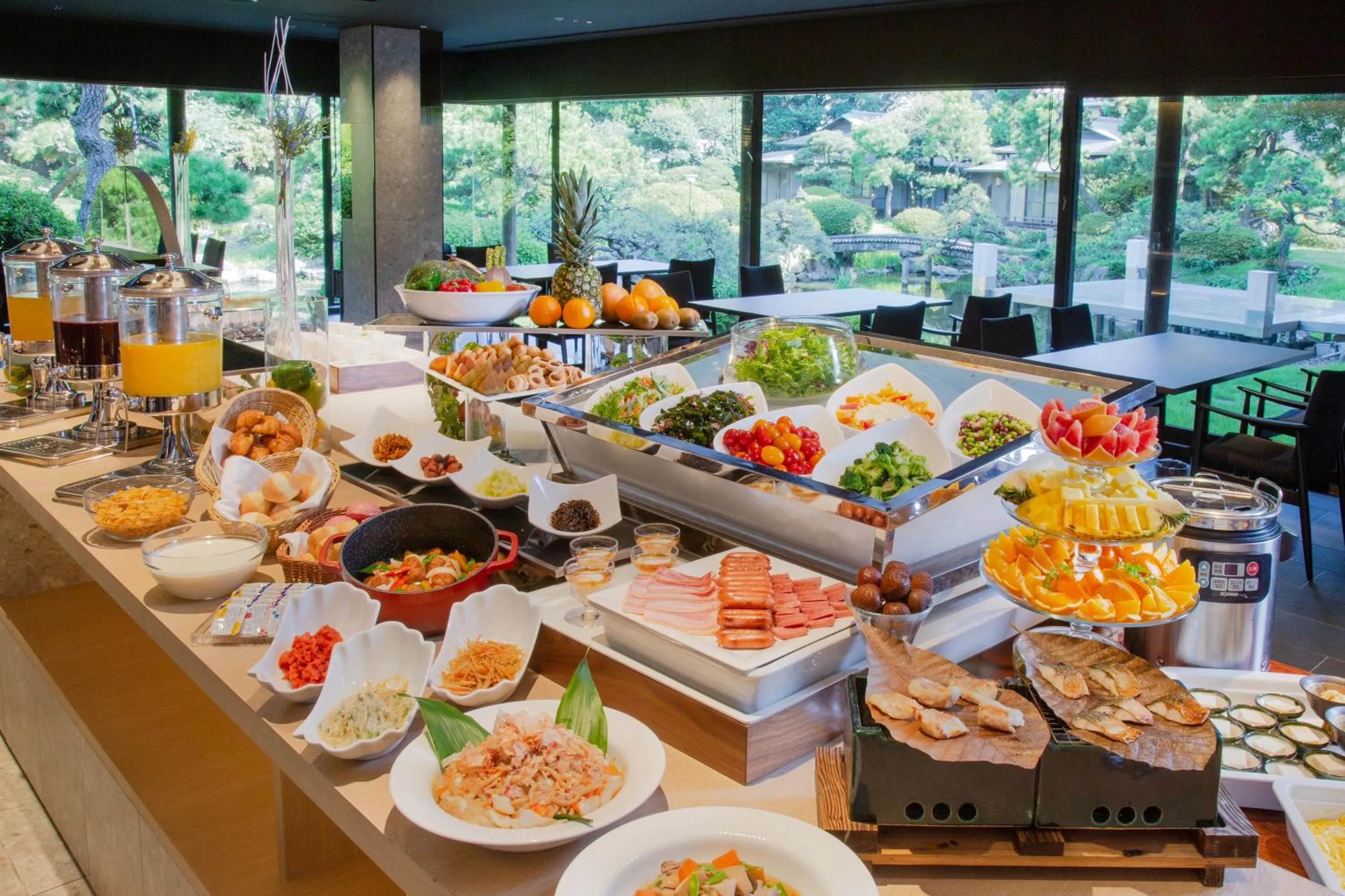 Food and drinks in Suisui Garden Ryokan (in the Art Hotel Kokura New Tagawa)