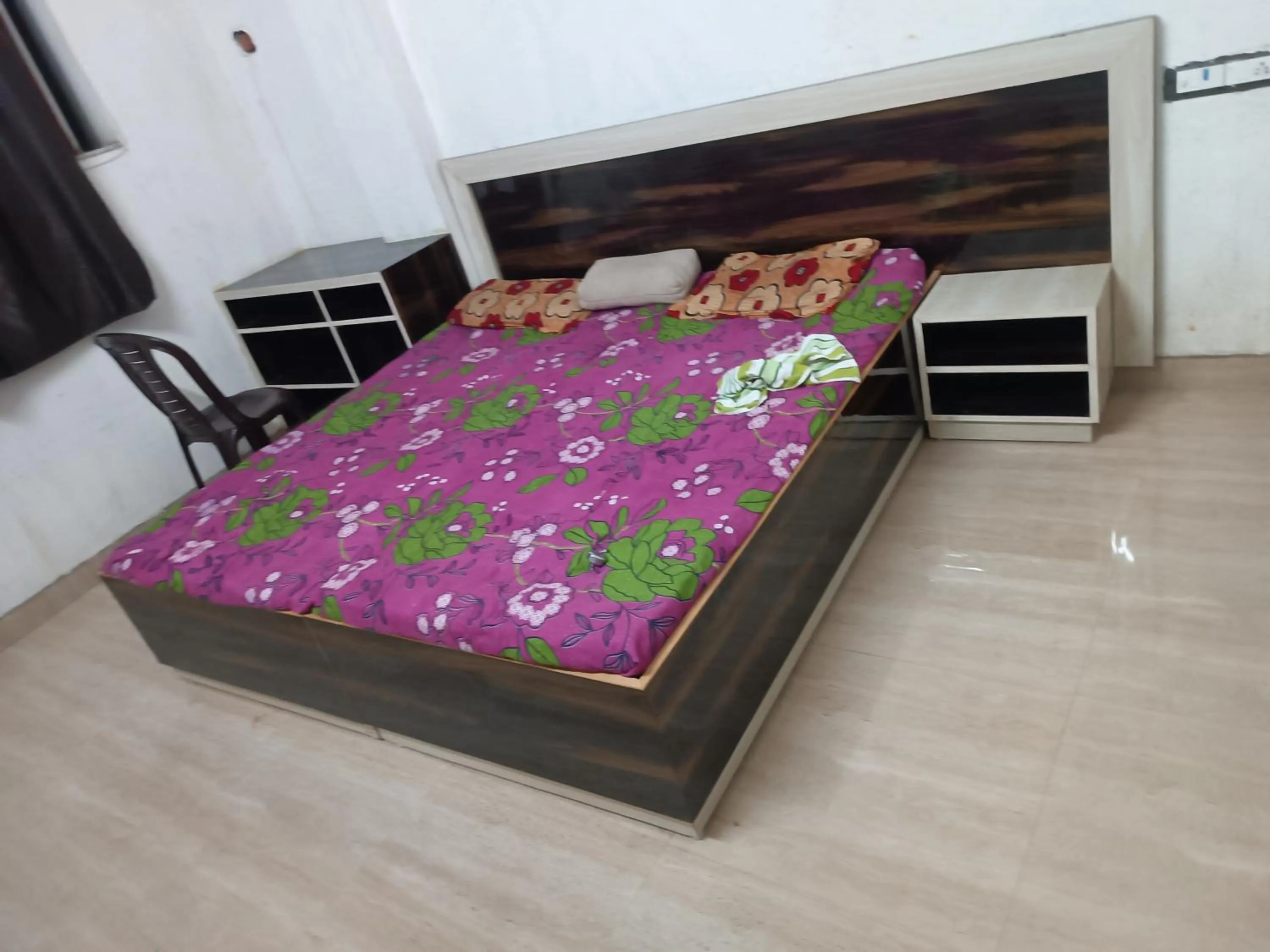 Bed in Hotel Alveera