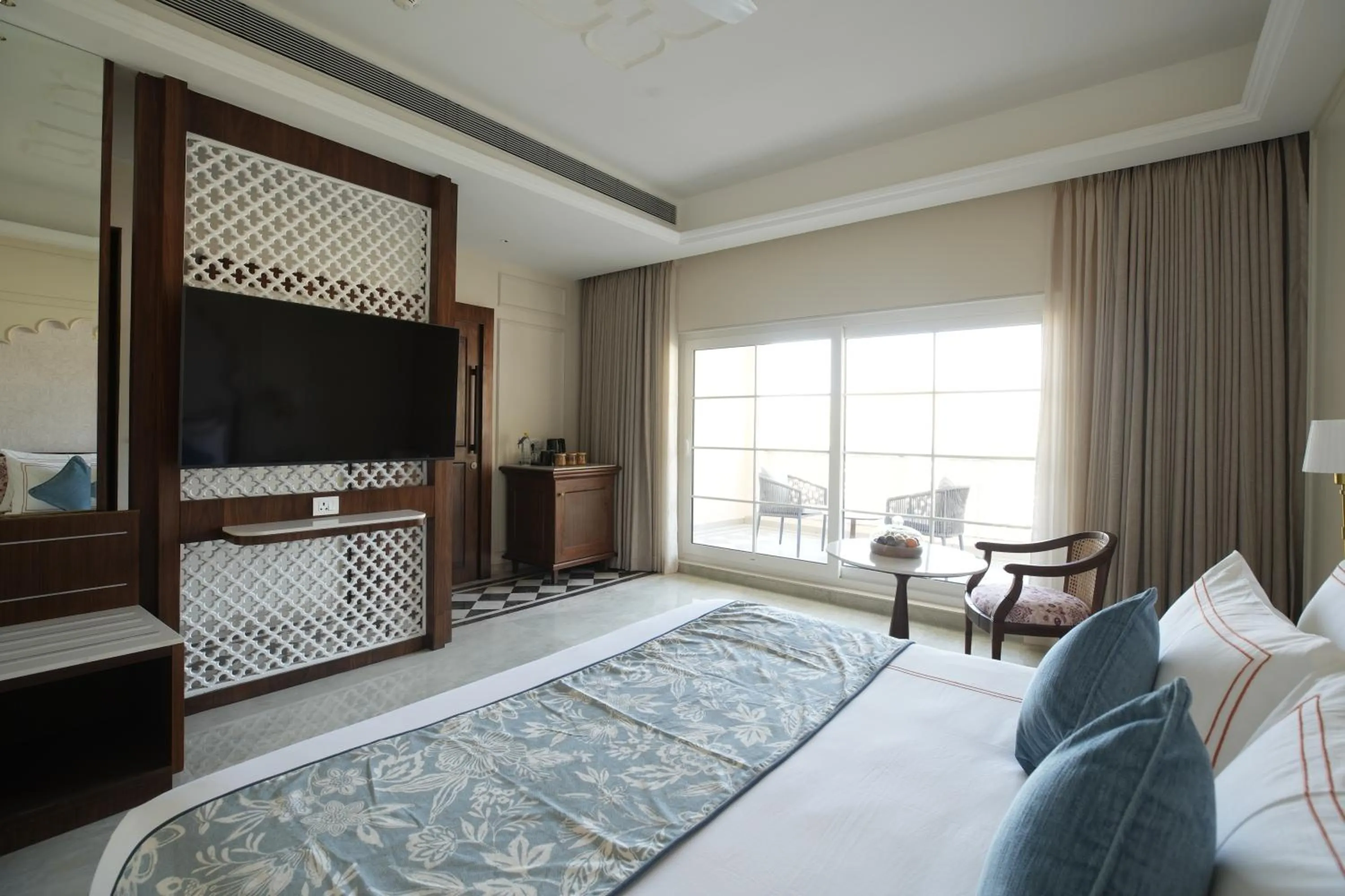 Communal lounge/ TV room, Bed in Sayaji Resorts & Spa Udaipur