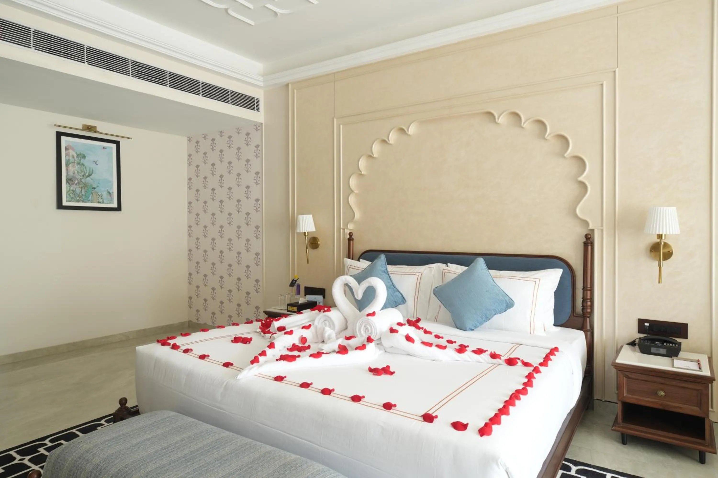 Bed in Sayaji Resorts & Spa Udaipur