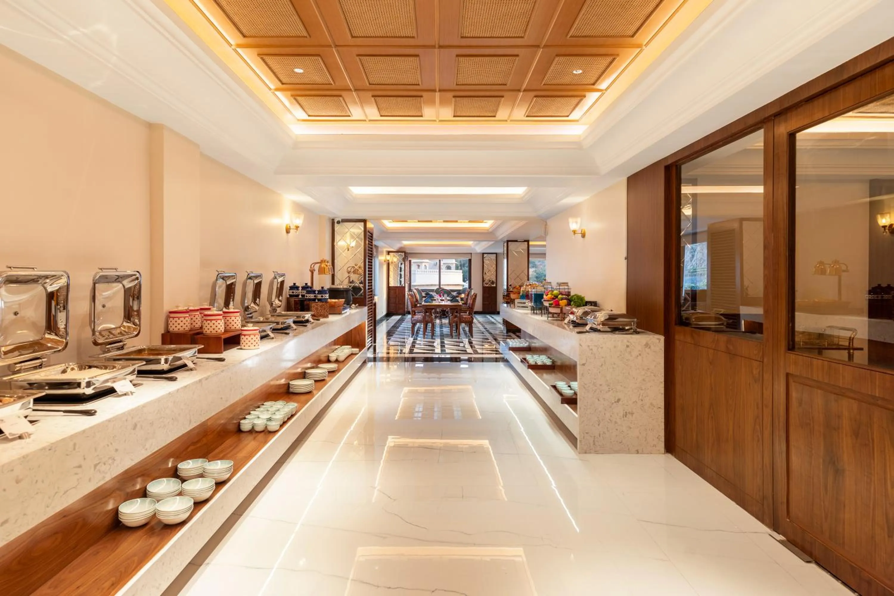 Restaurant/places to eat in Sayaji Resorts & Spa Udaipur