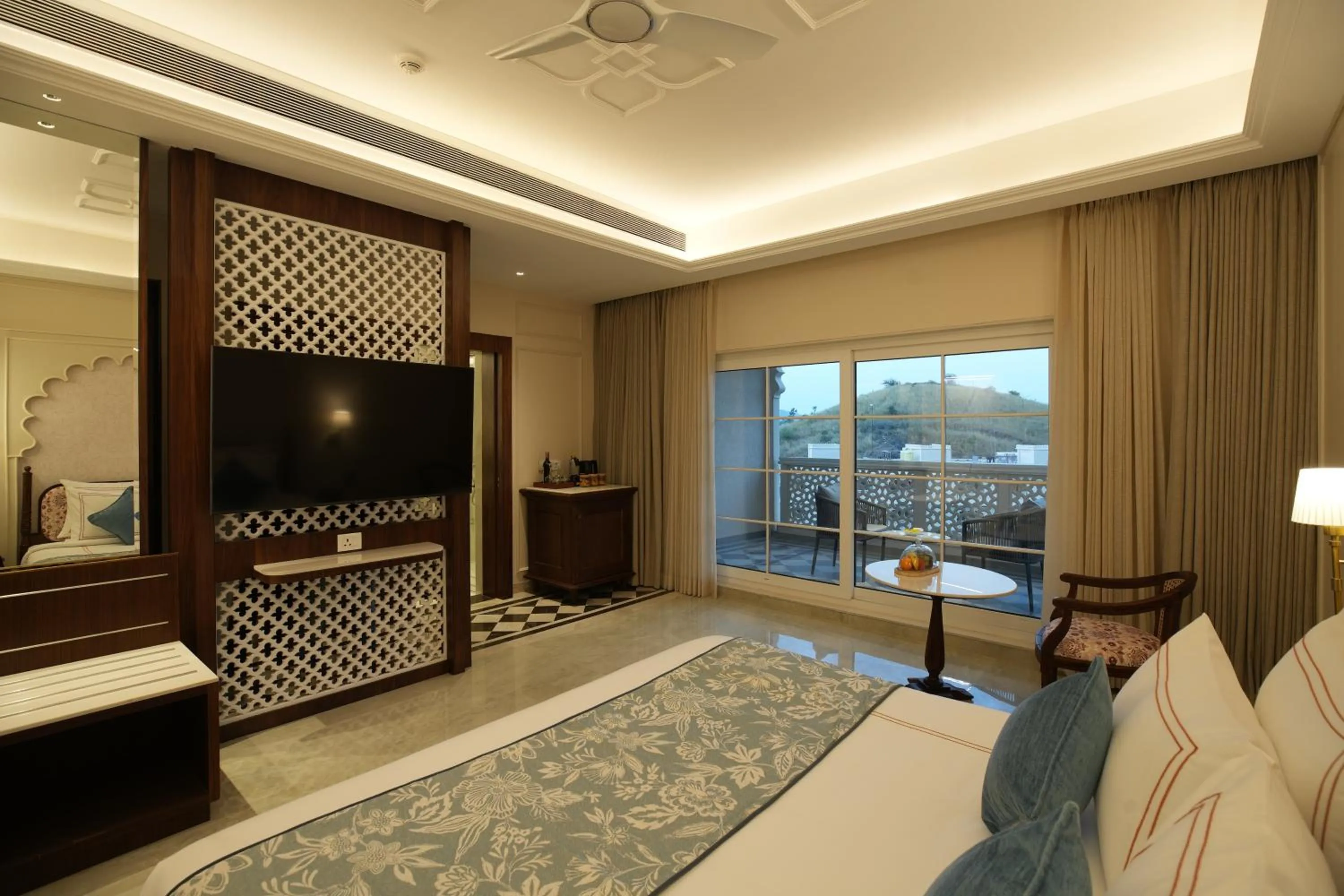 Bed in Sayaji Resorts & Spa Udaipur