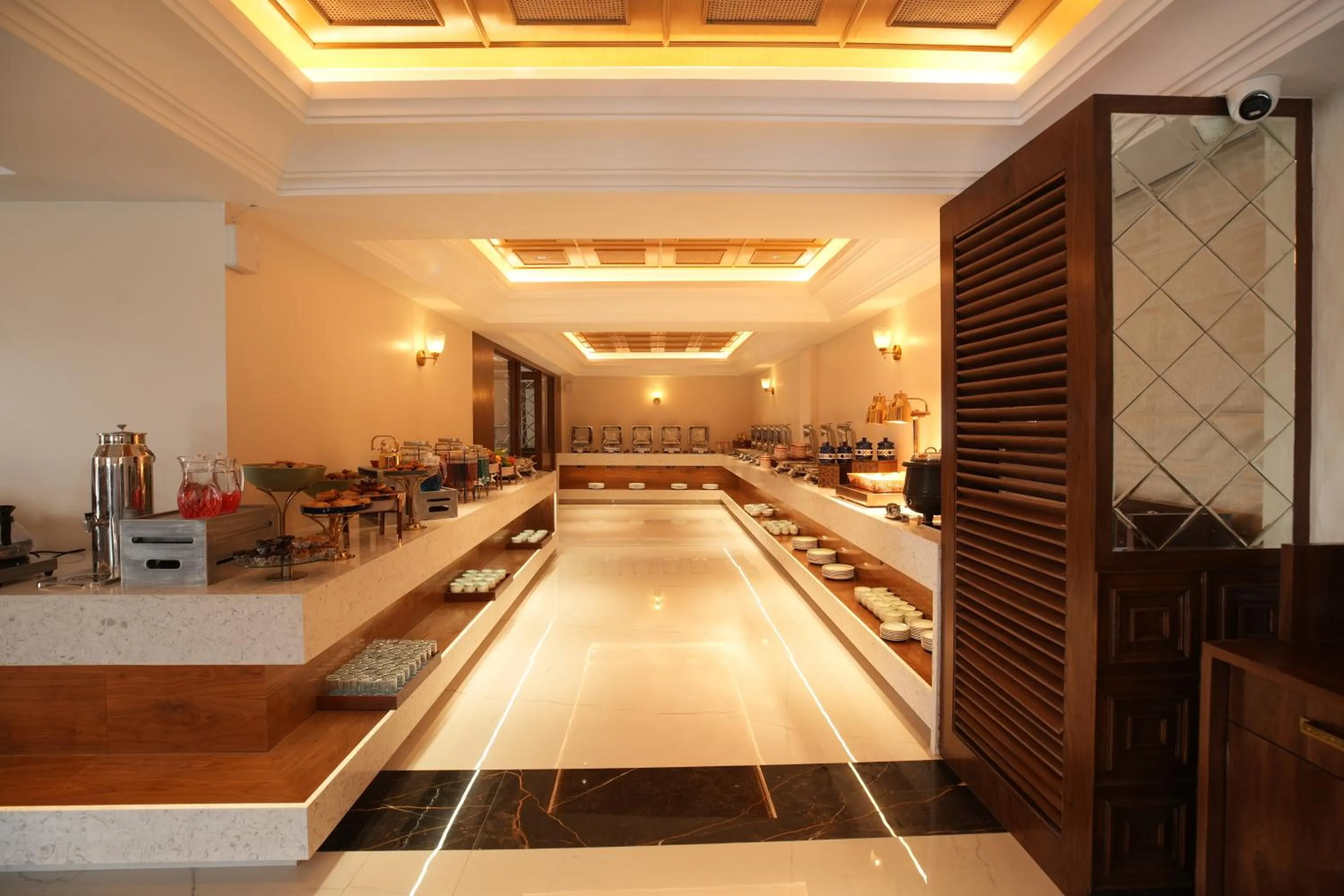 Restaurant/places to eat in Sayaji Resorts & Spa Udaipur