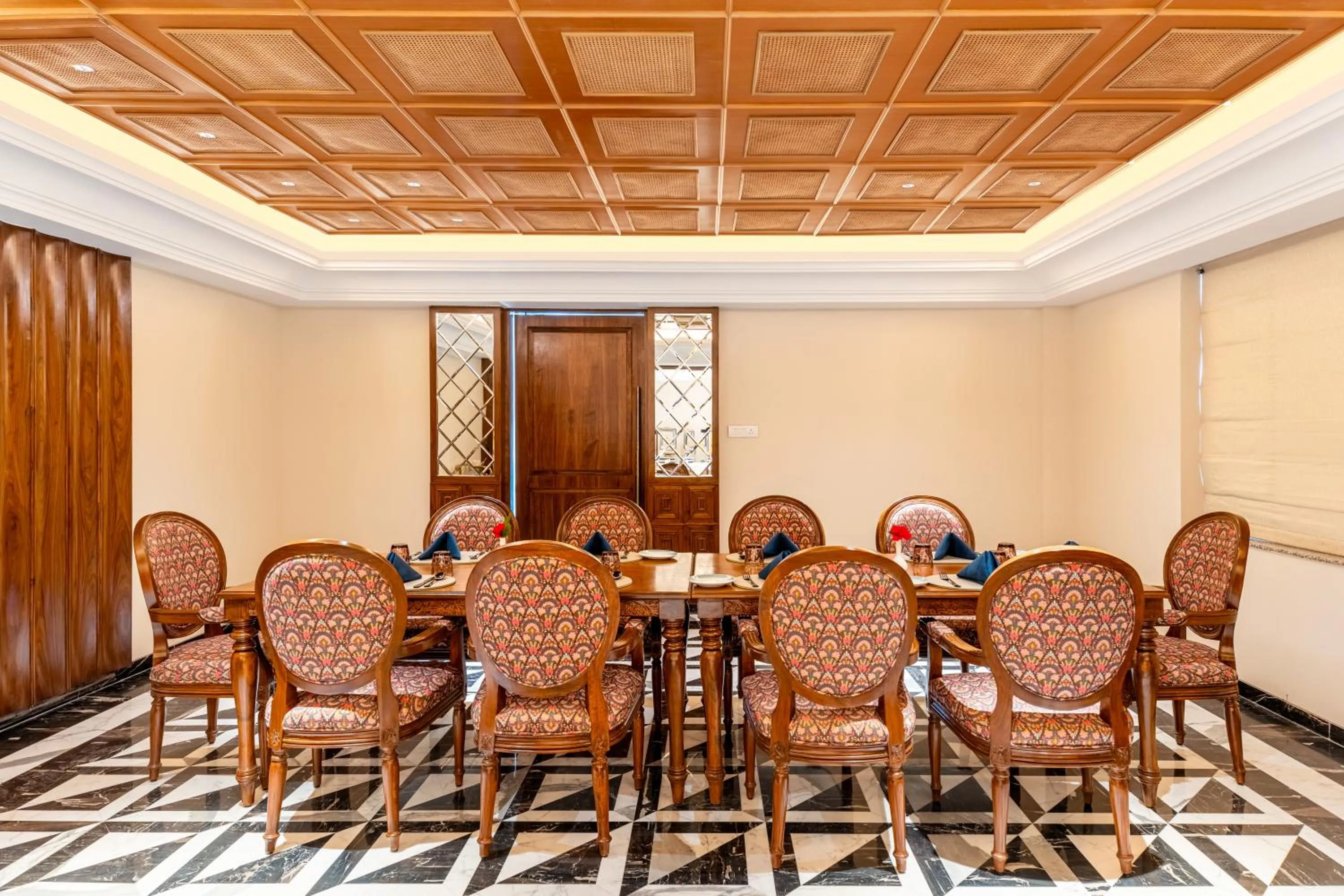 Restaurant/places to eat in Sayaji Resorts & Spa Udaipur