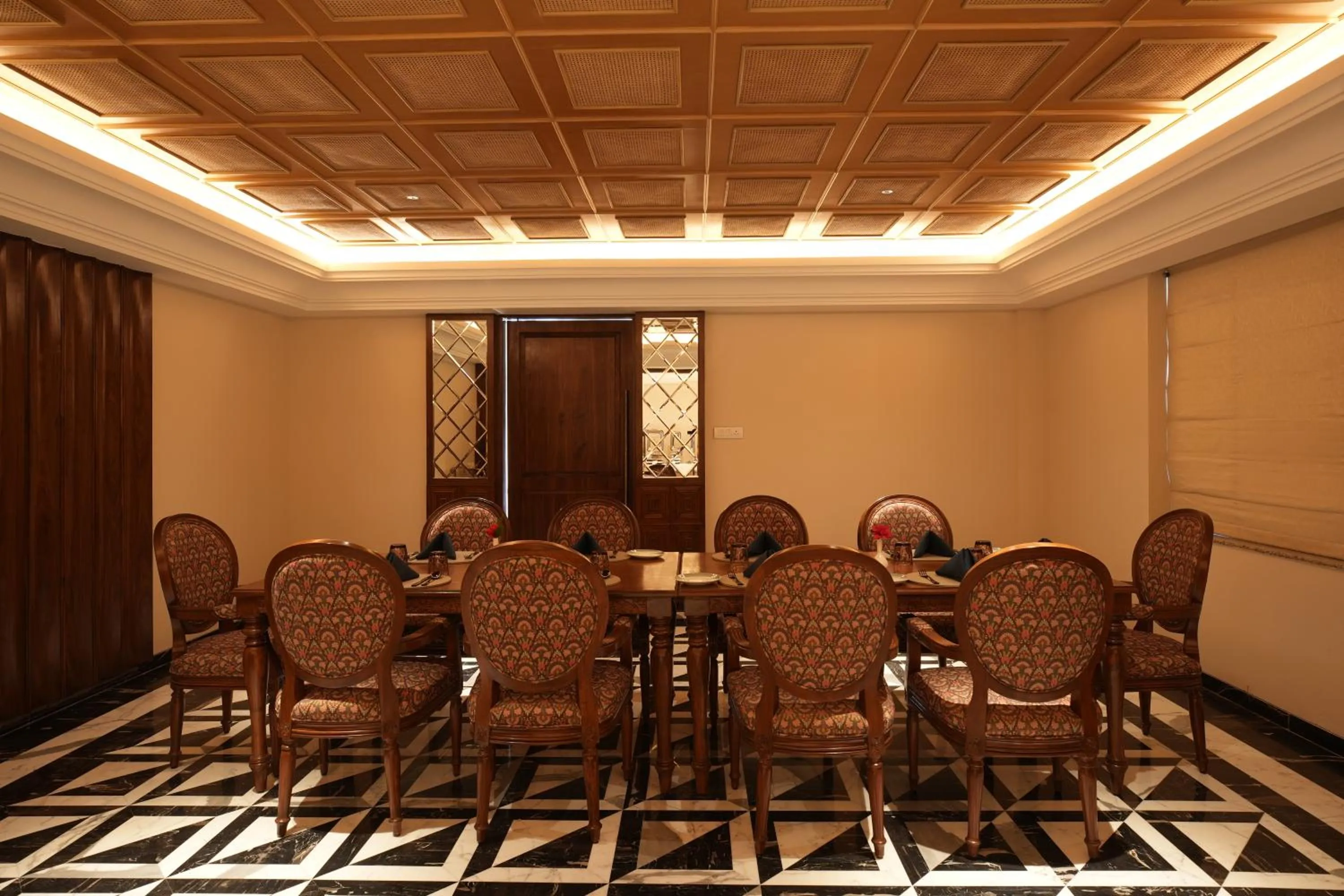 Restaurant/places to eat in Sayaji Resorts & Spa Udaipur