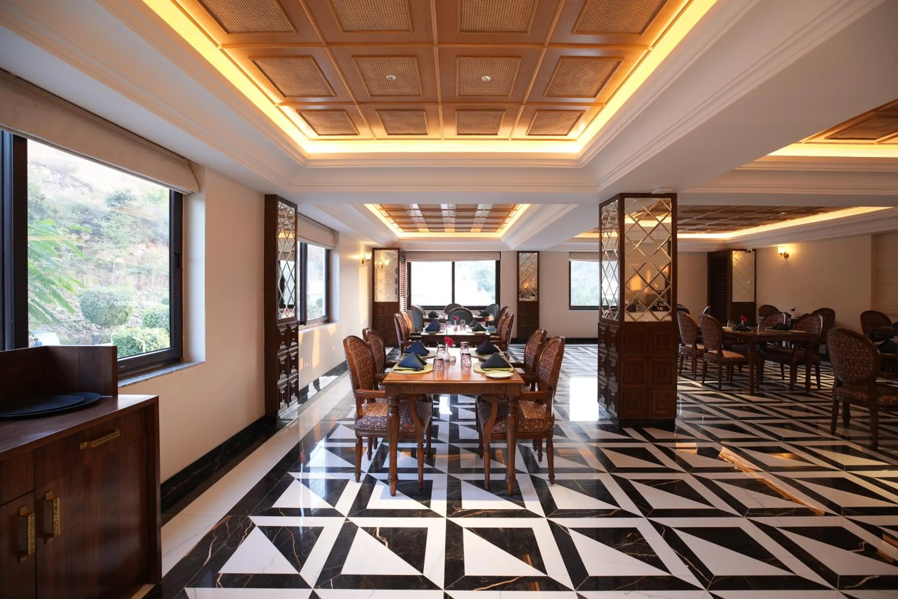 Restaurant/places to eat in Sayaji Resorts & Spa Udaipur