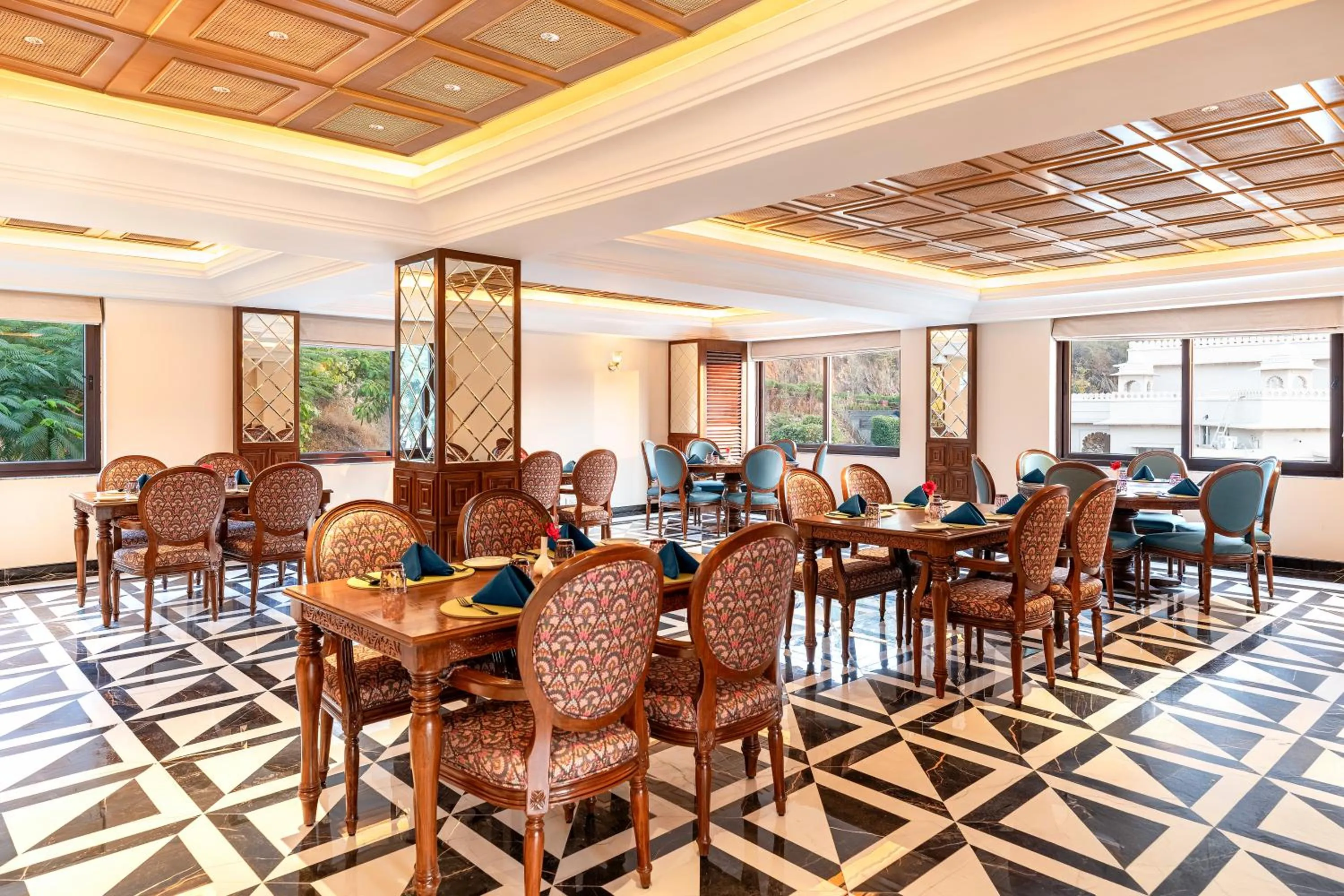 Restaurant/places to eat in Sayaji Resorts & Spa Udaipur