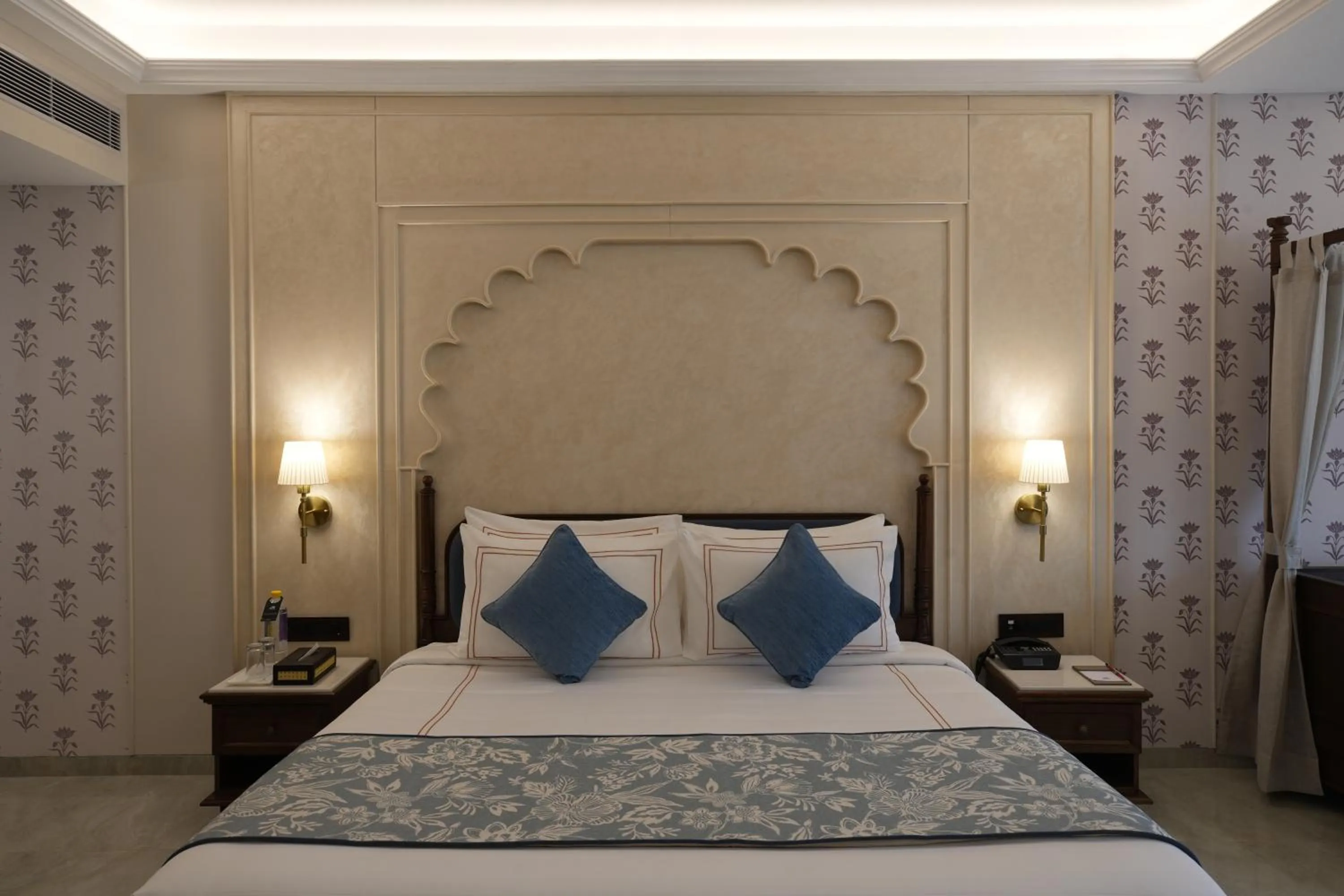 Bed in Sayaji Resorts & Spa Udaipur
