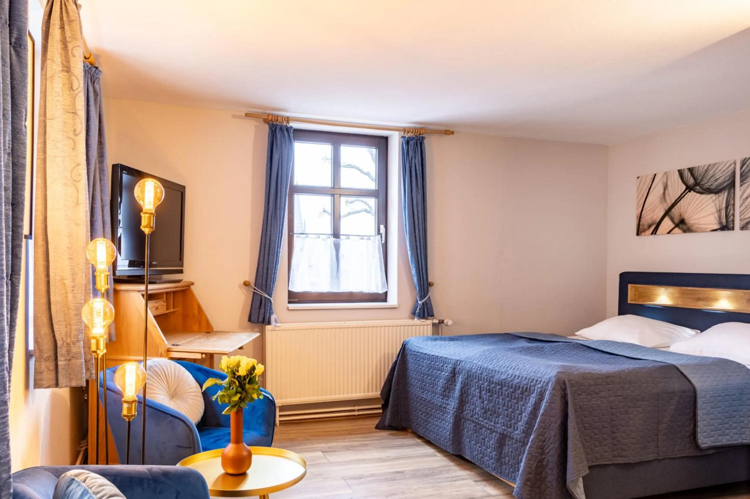 Photo of the whole room, Bed in Schlossberg-Hotel Garni