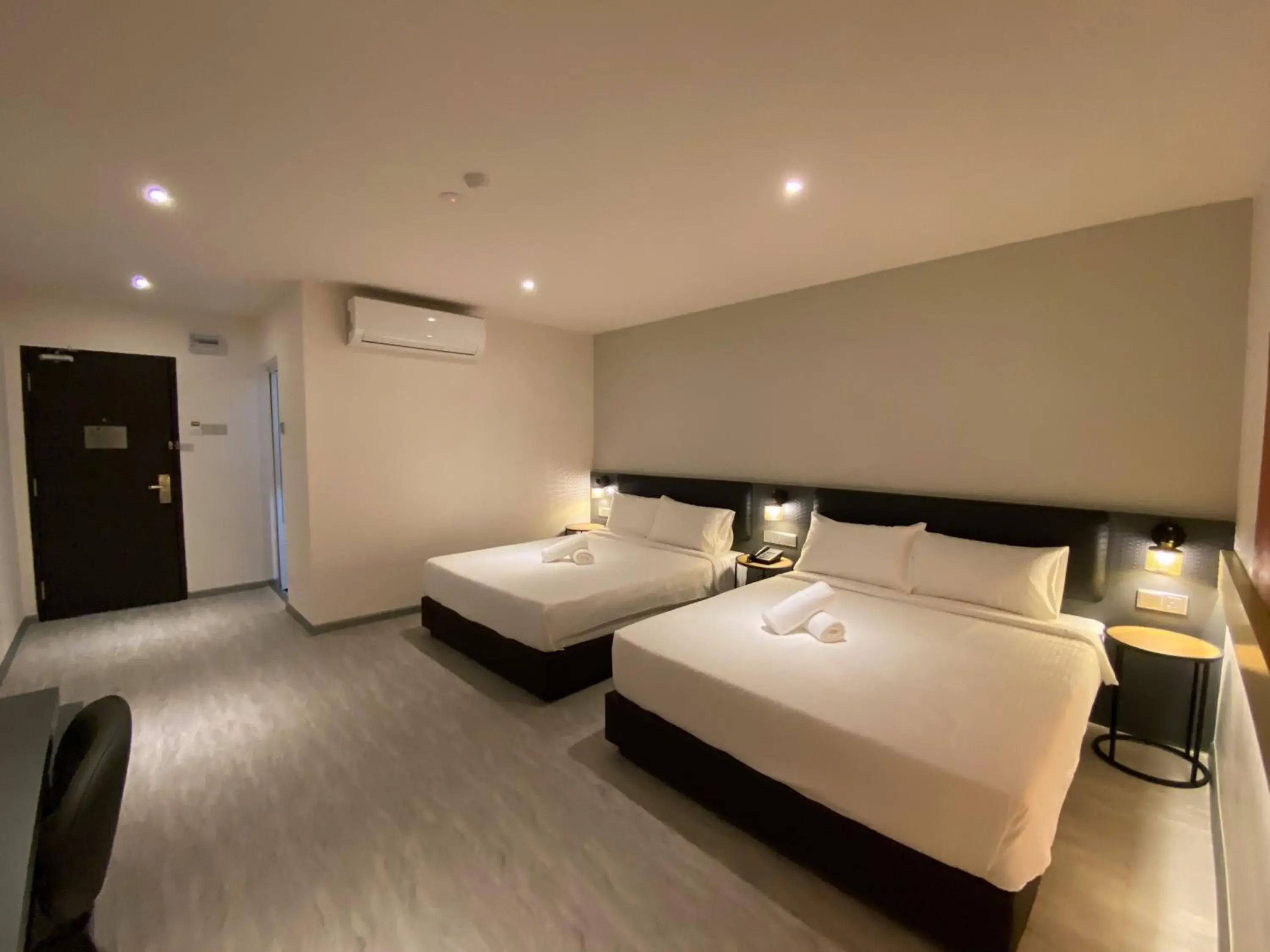 Bed, Bathroom in Woco Hotel Kinrara