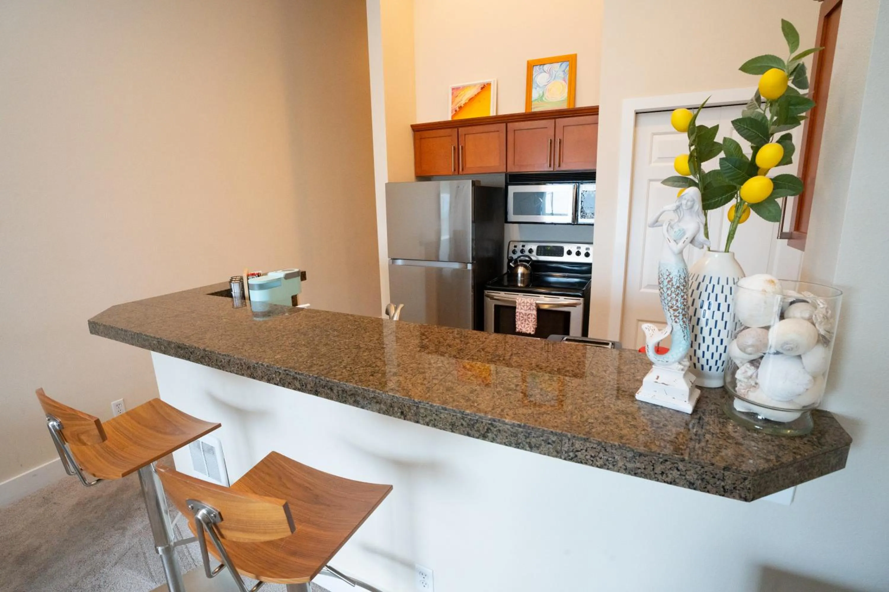 Kitchen or kitchenette in Top Floor Water View Oasis near Space Needle & Cruise