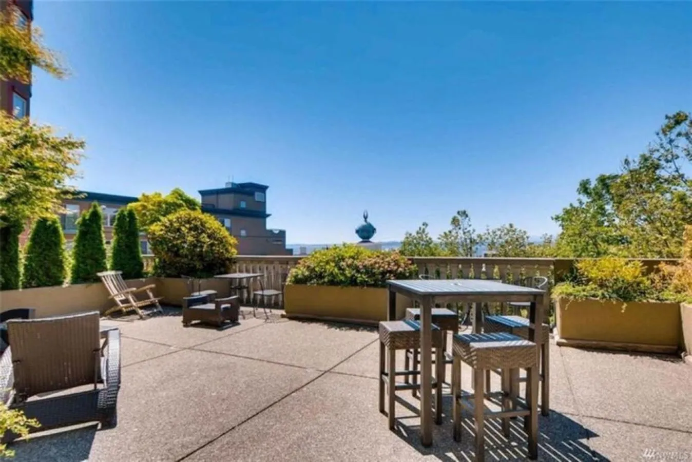 Patio in Top Floor Water View Oasis near Space Needle & Cruise