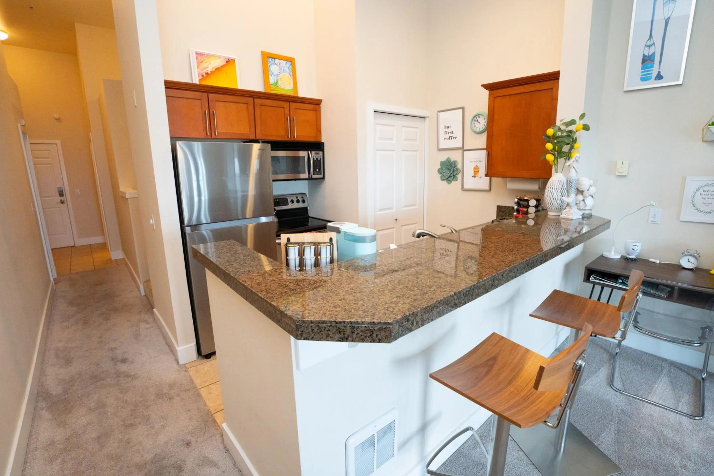 Kitchen or kitchenette in Top Floor Water View Oasis near Space Needle & Cruise