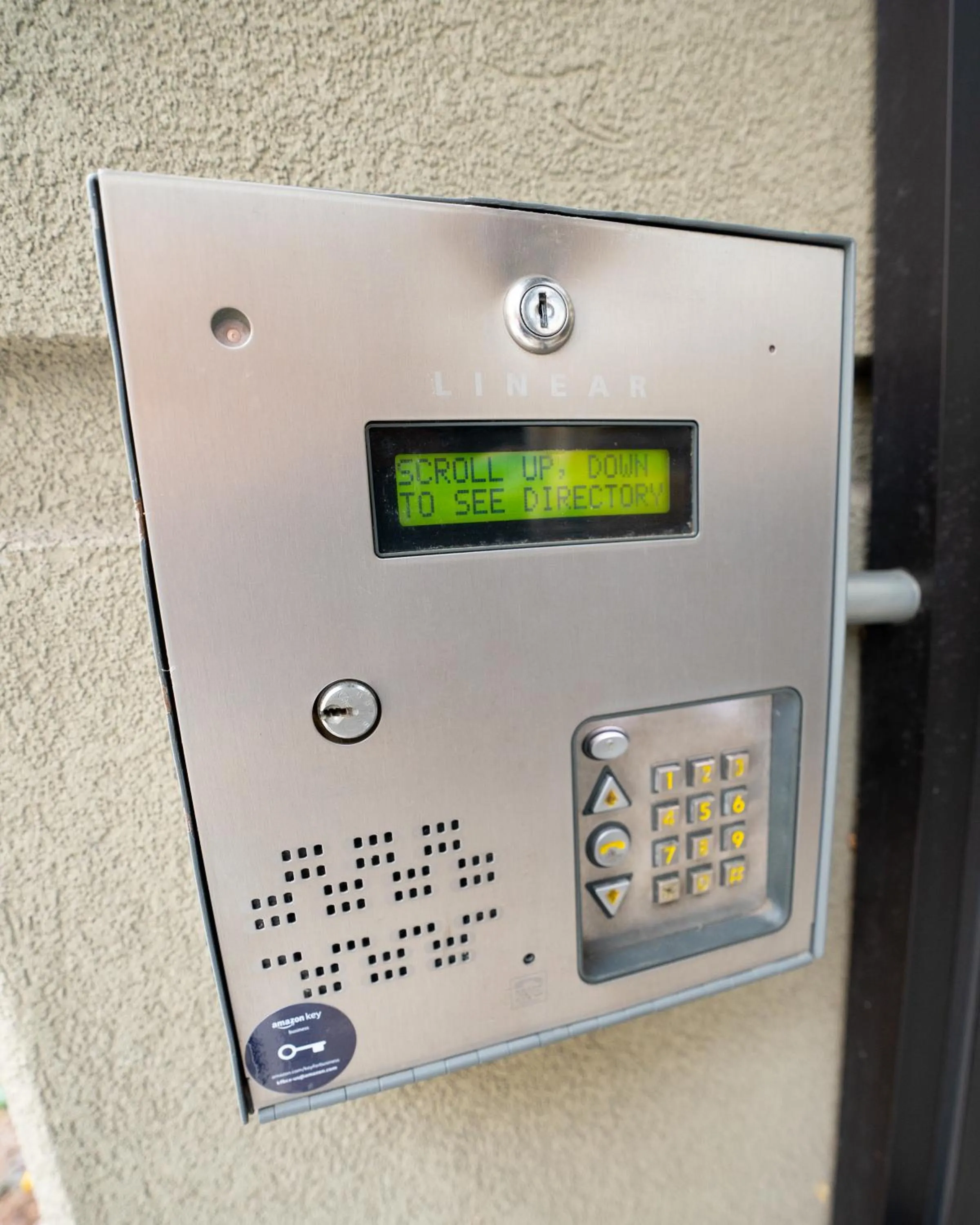 Property building in Top Floor Water View Oasis near Space Needle & Cruise