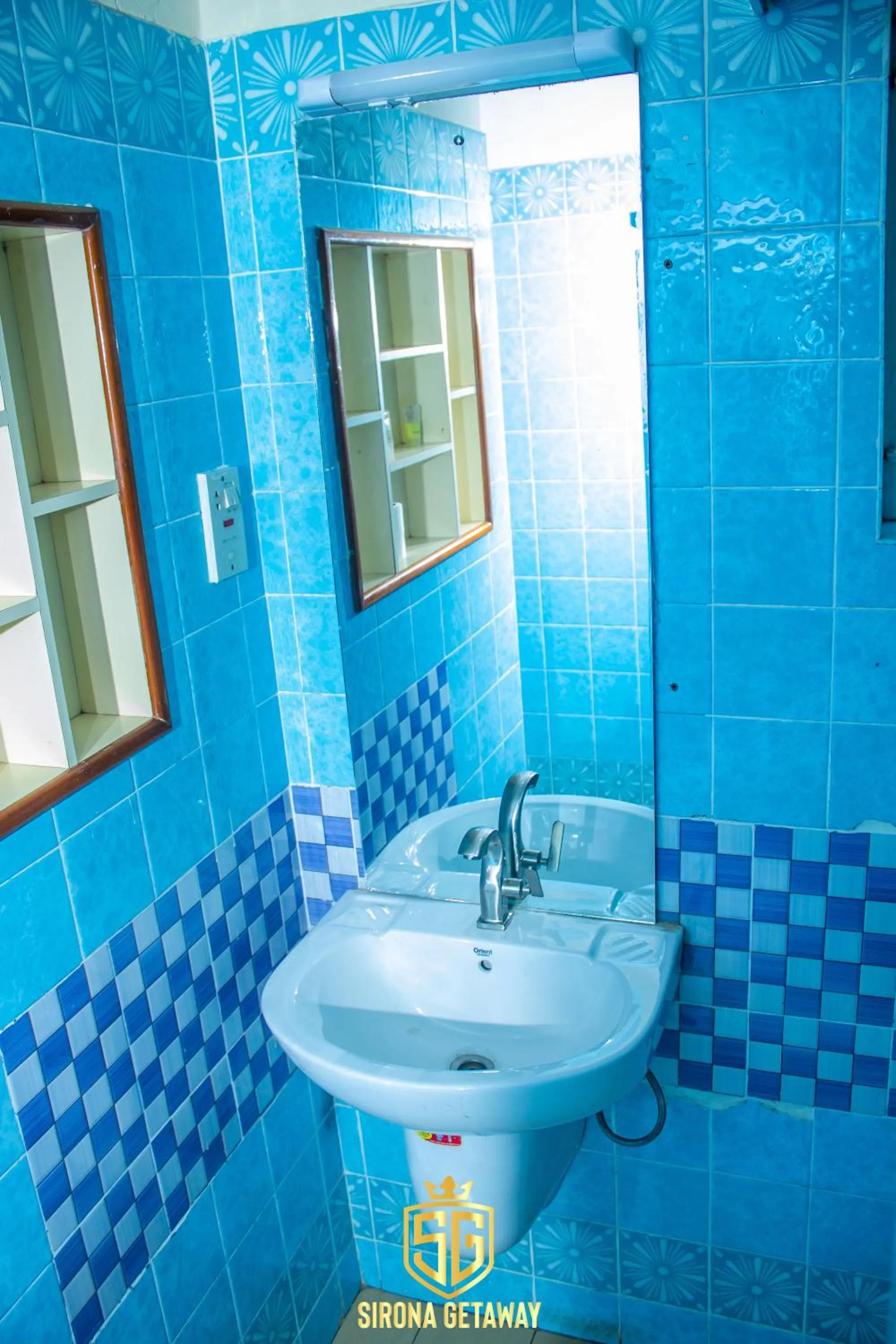 Shower in Sirona Getaway Hotel