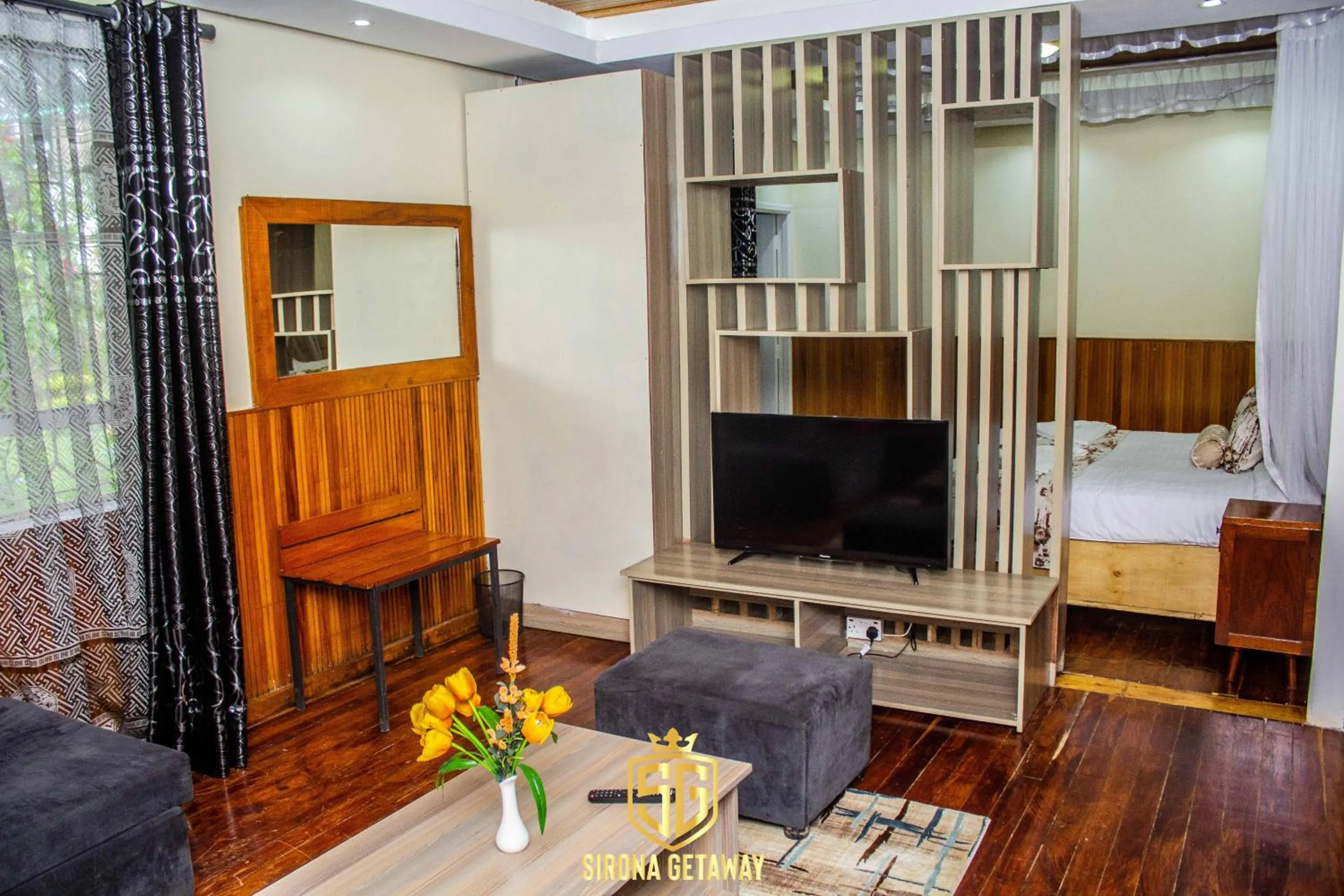 Communal lounge/ TV room, Bed in Sirona Getaway Hotel