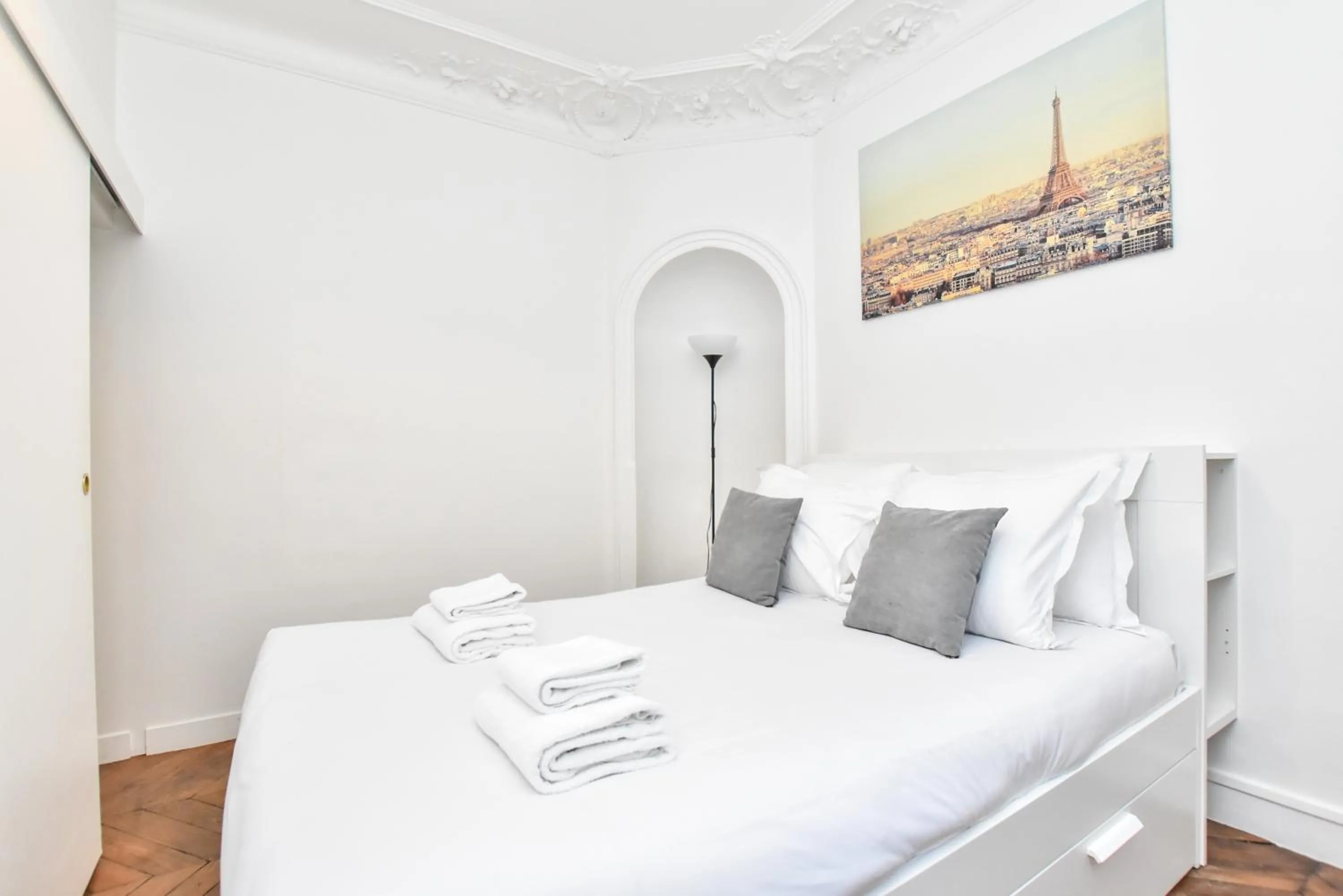Bedroom, Bed in CMG Résidence Réaumur