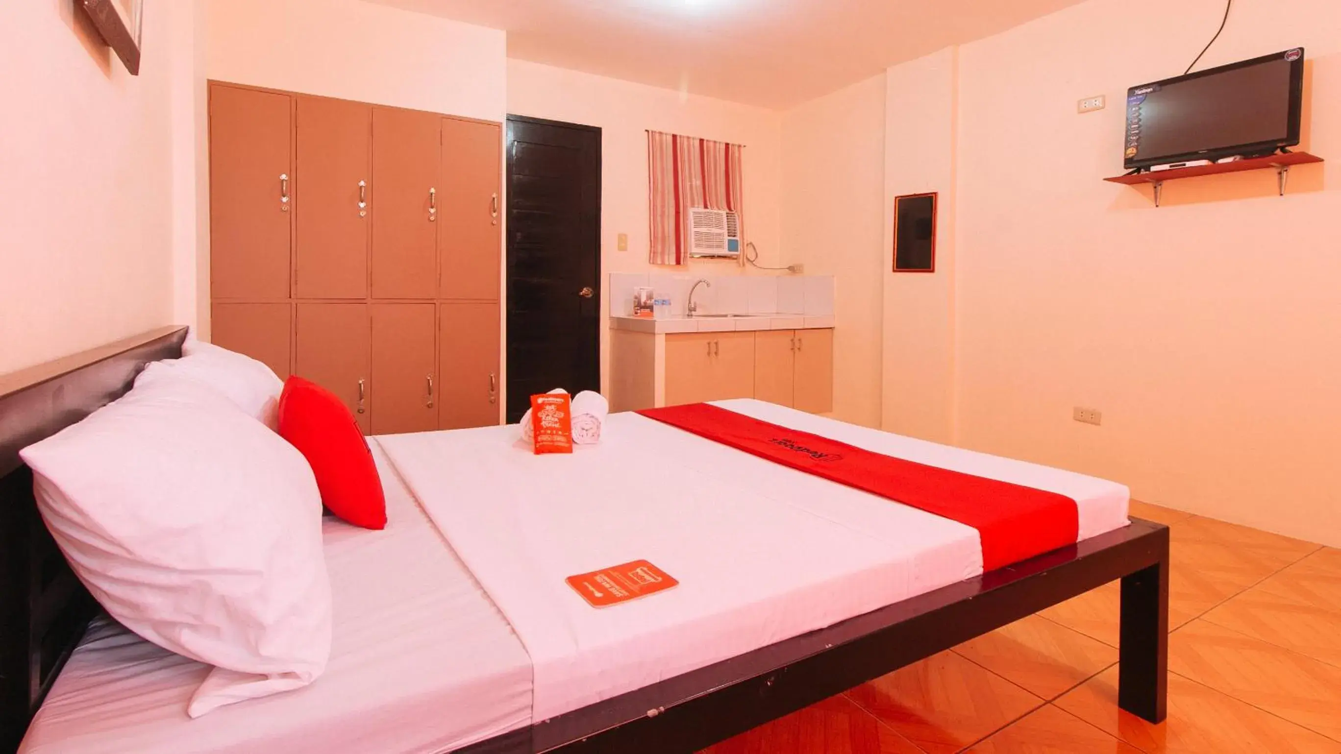 TV and multimedia, Bed in RedDoorz @ FDB Homes Nueva Ecija TV and multimedia, Bed in RedDoorz @ FDB Homes Nueva Ecija