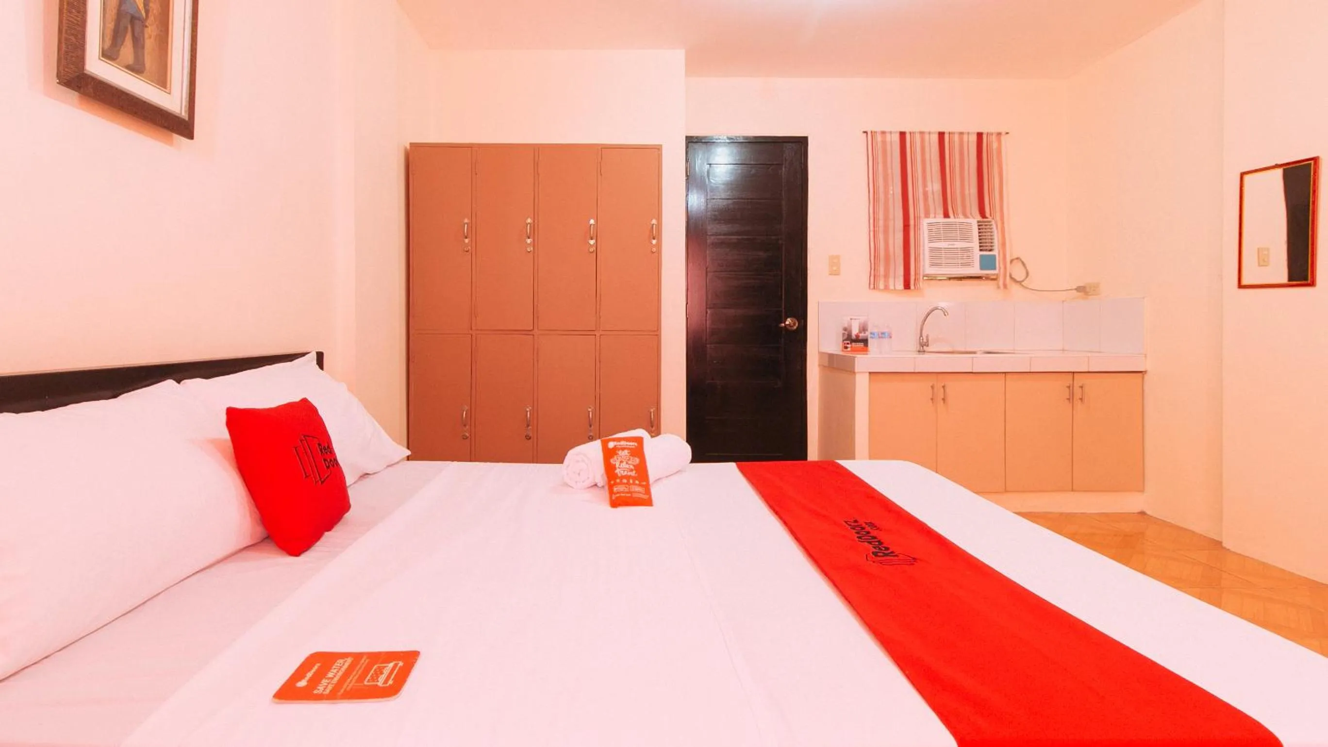 Kitchen or kitchenette, Bed in RedDoorz @ FDB Homes Nueva Ecija