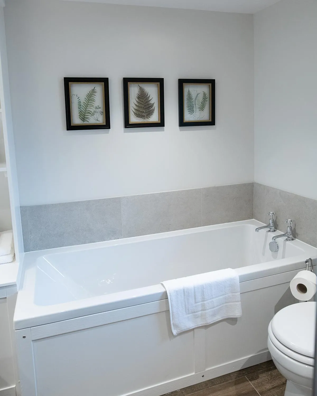 Bathroom in The Three Horseshoes