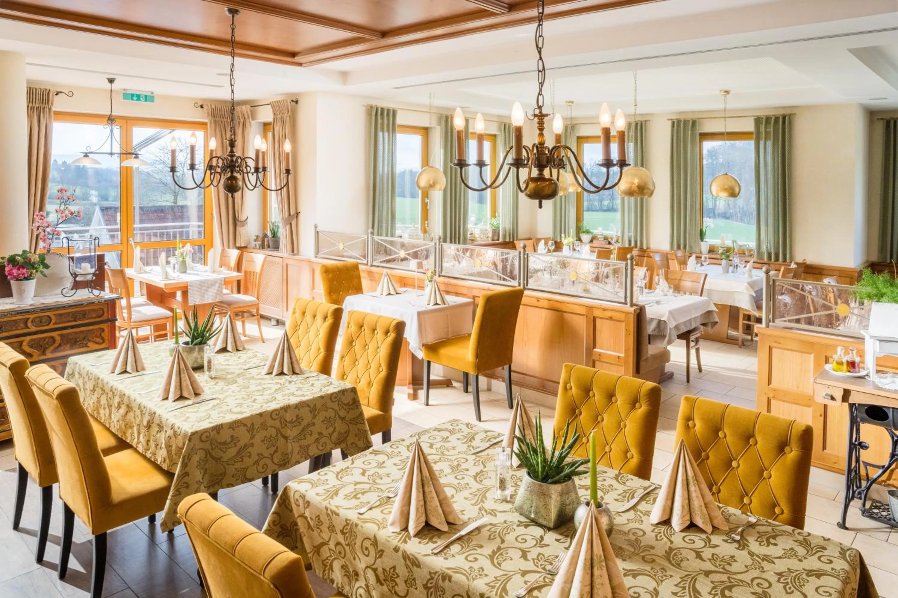 Restaurant/places to eat in Landhotel-Gasthof Grüner Baum