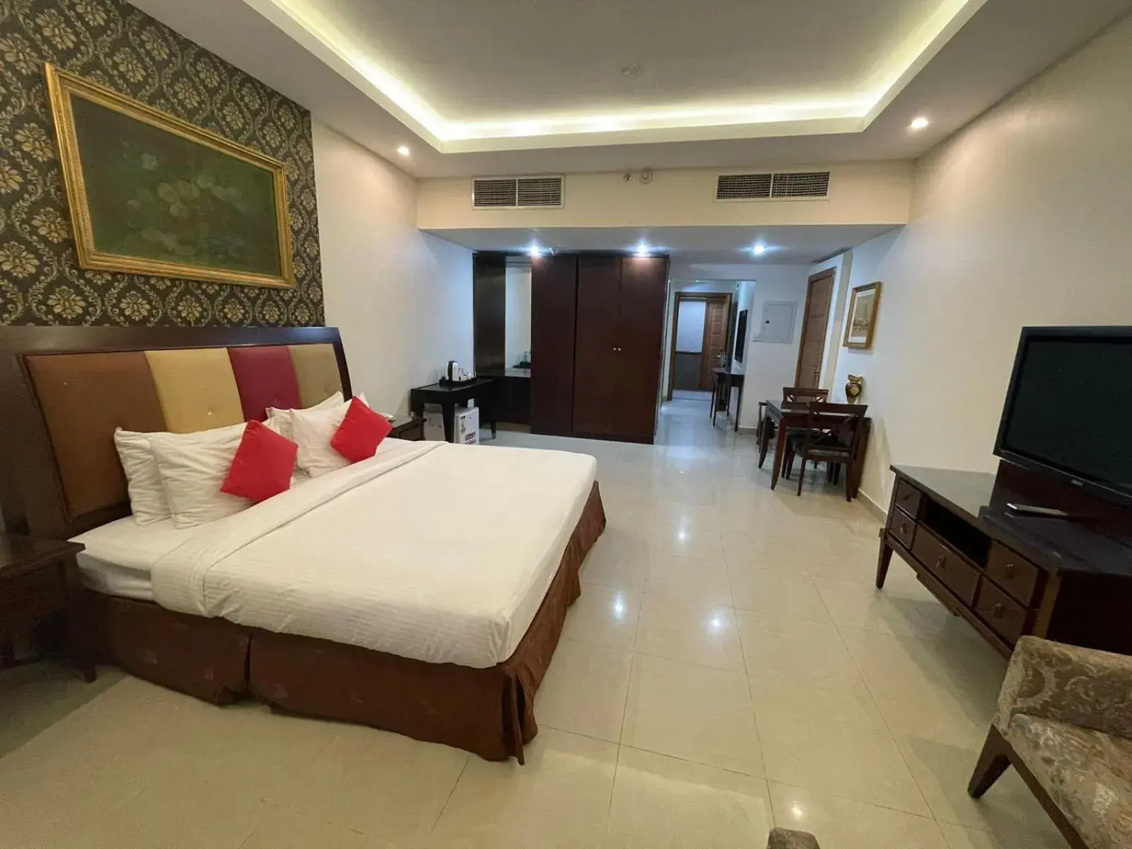 Bed in Clifton International Hotel Bed in Clifton International Hotel