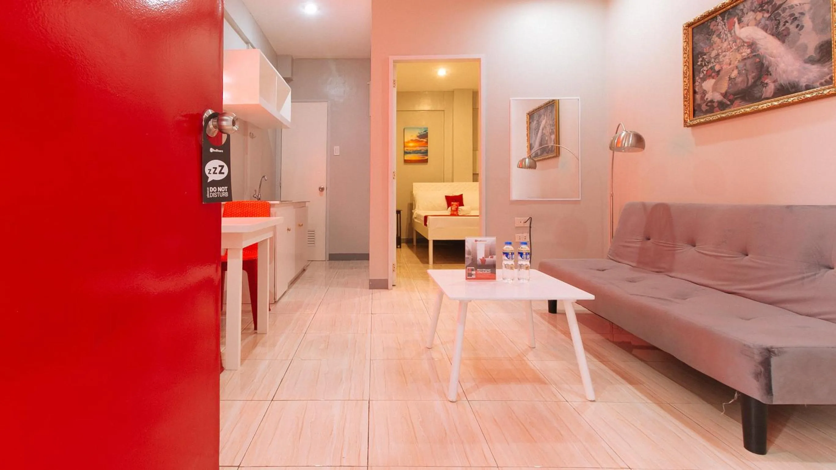 Living room in RedDoorz near Christ the King Medical Center