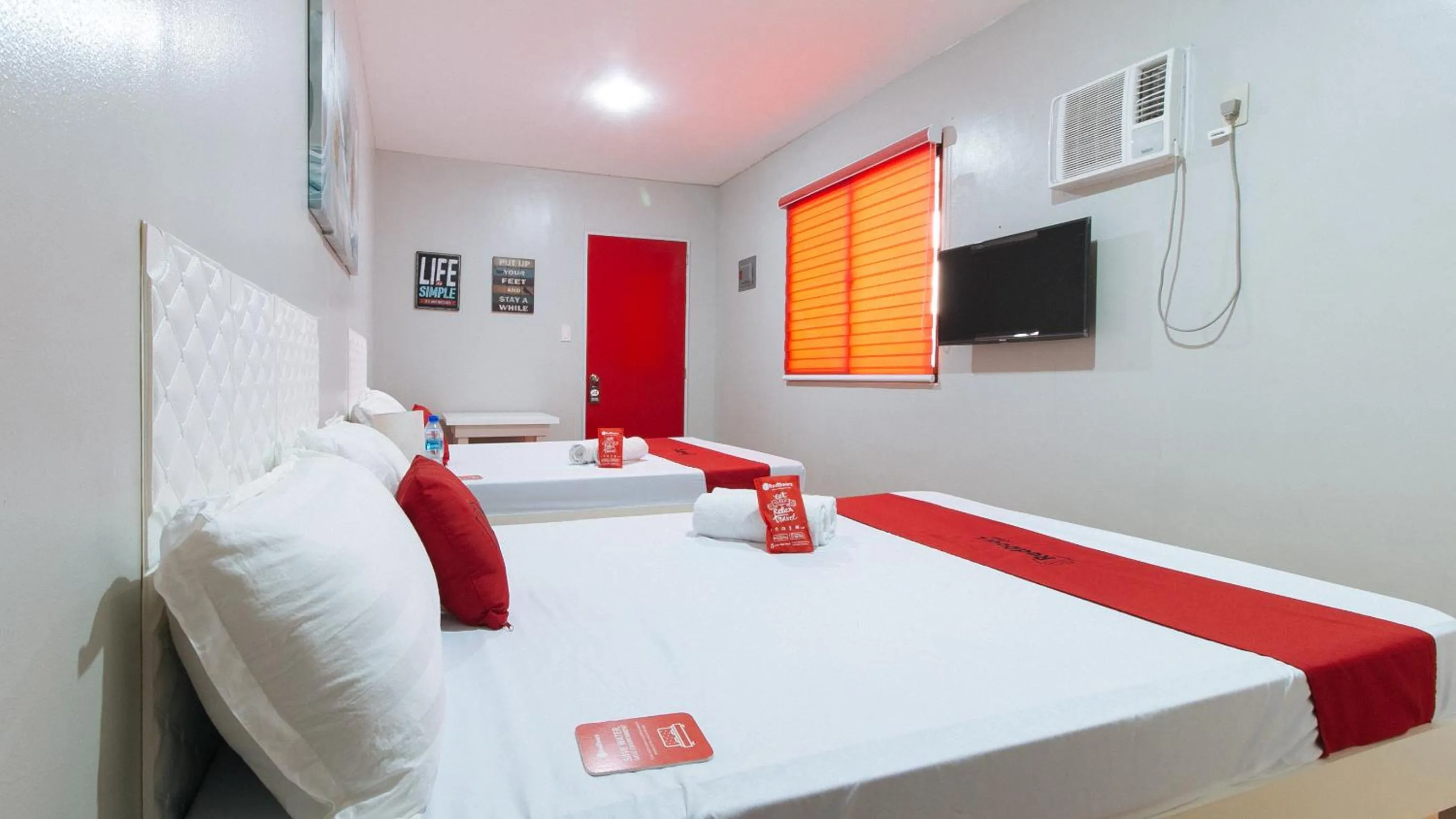 TV and multimedia, Bed in RedDoorz near Christ the King Medical Center