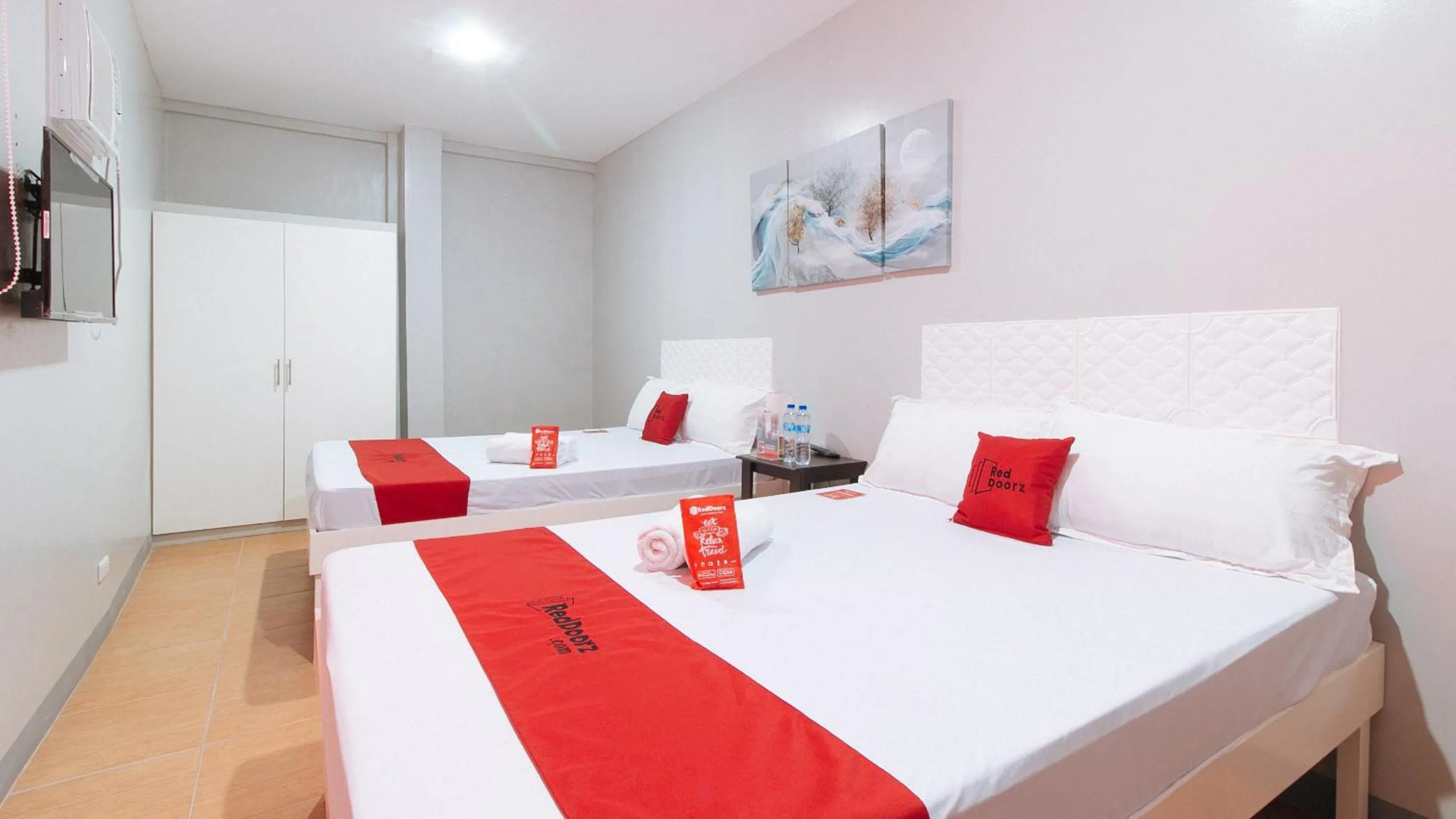 TV and multimedia, Bed in RedDoorz near Christ the King Medical Center