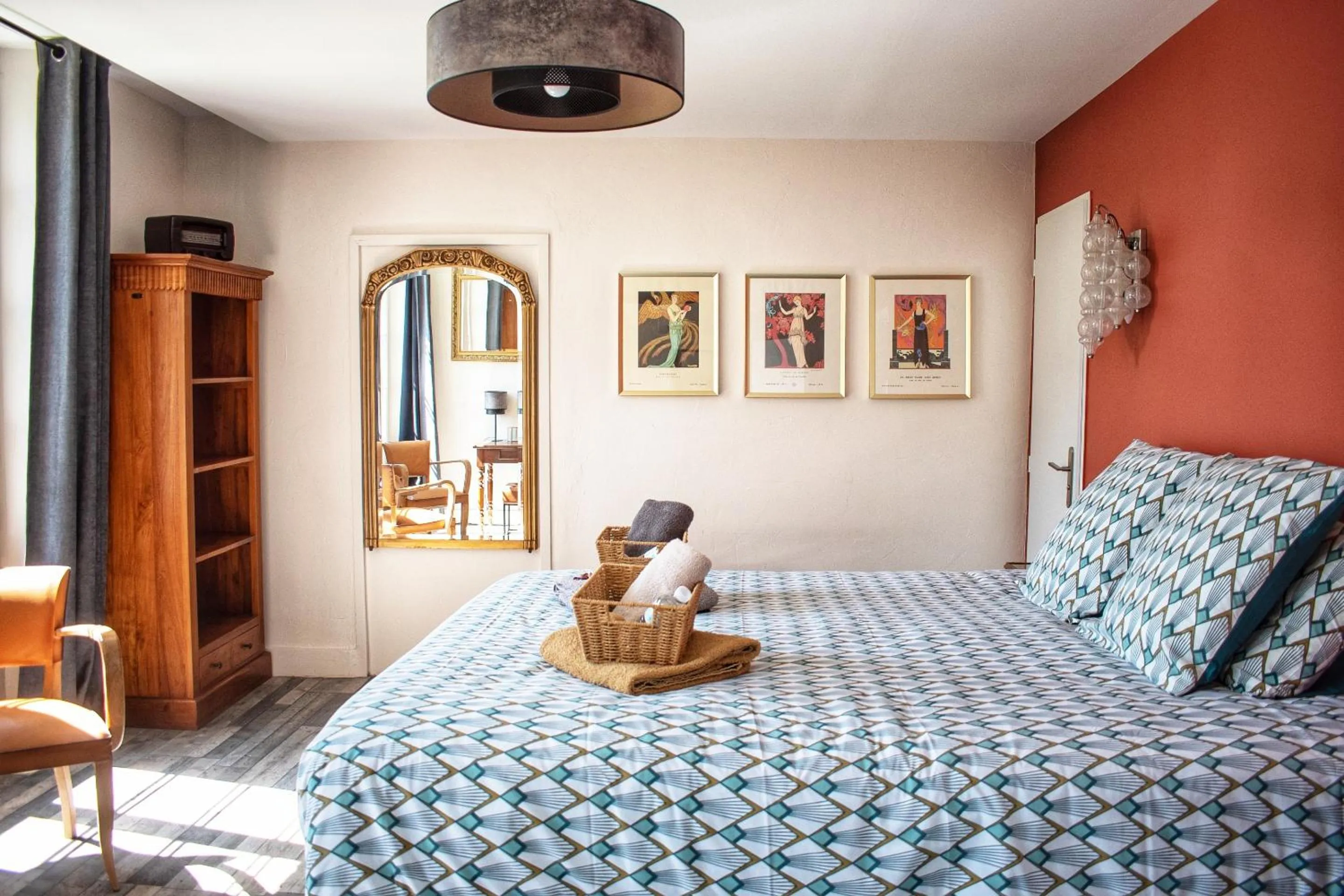 Bedroom, Bed in Les Volets Violets