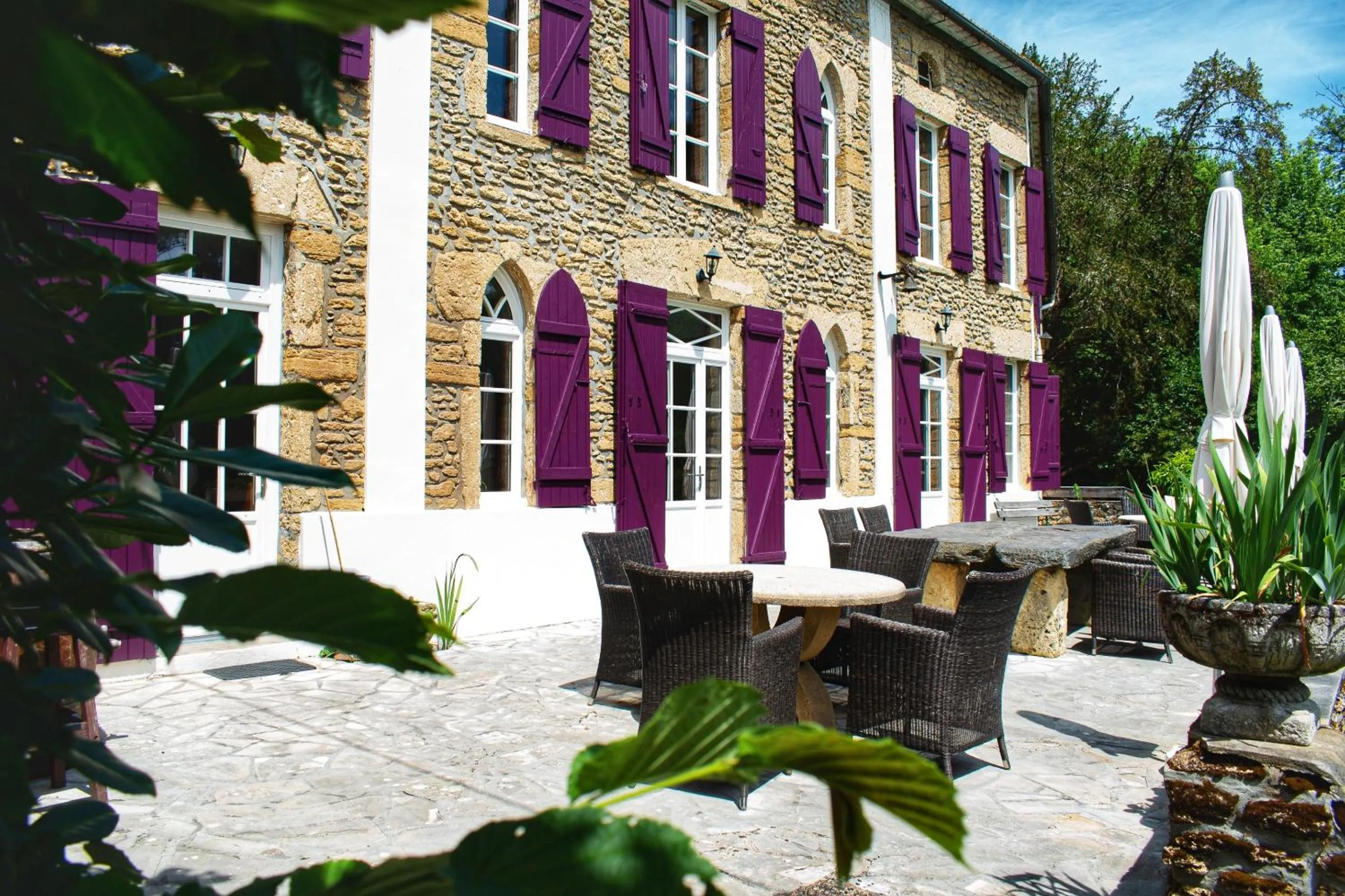 Property building in Les Volets Violets