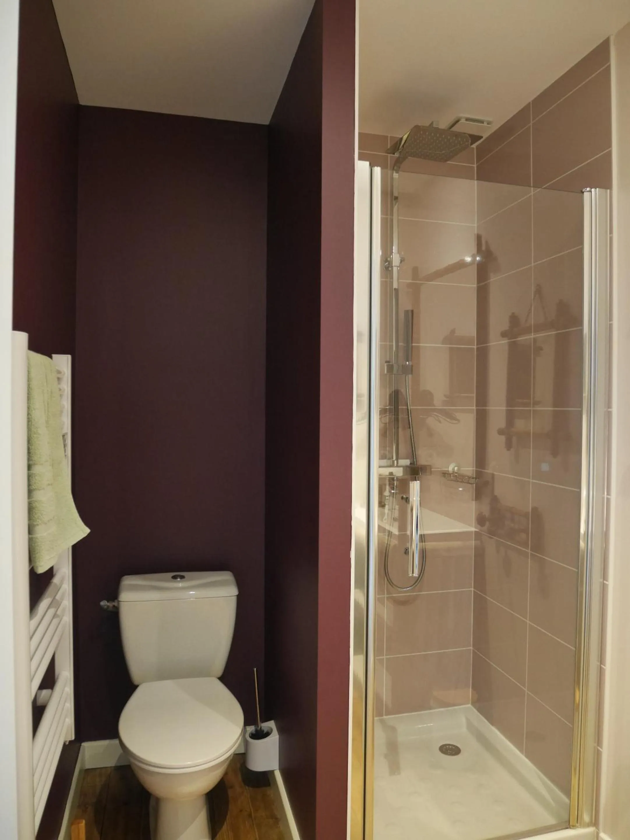 Bathroom in Les Volets Violets