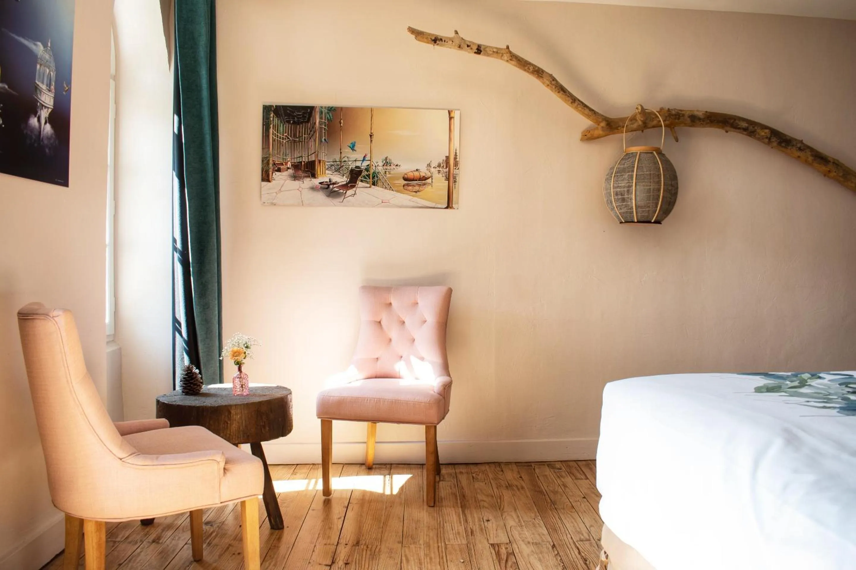 Bedroom, Bed in Les Volets Violets