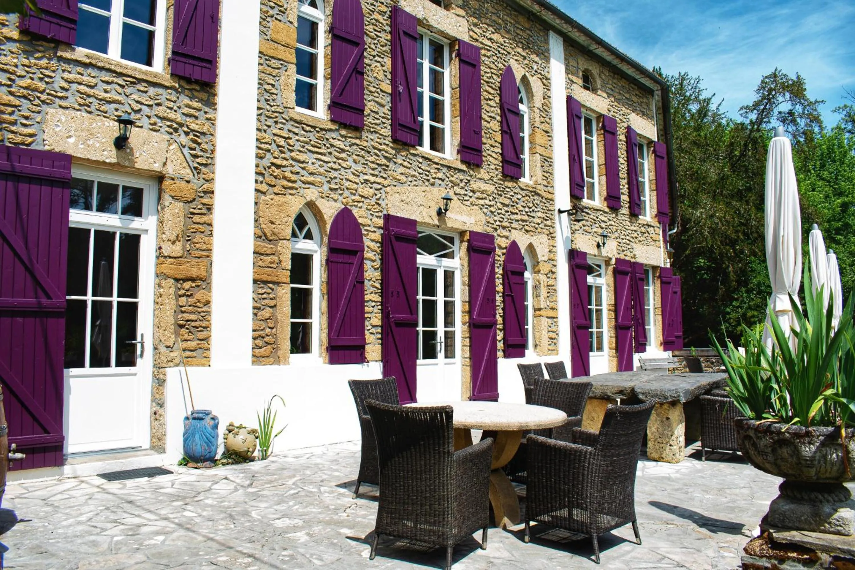 Property building in Les Volets Violets