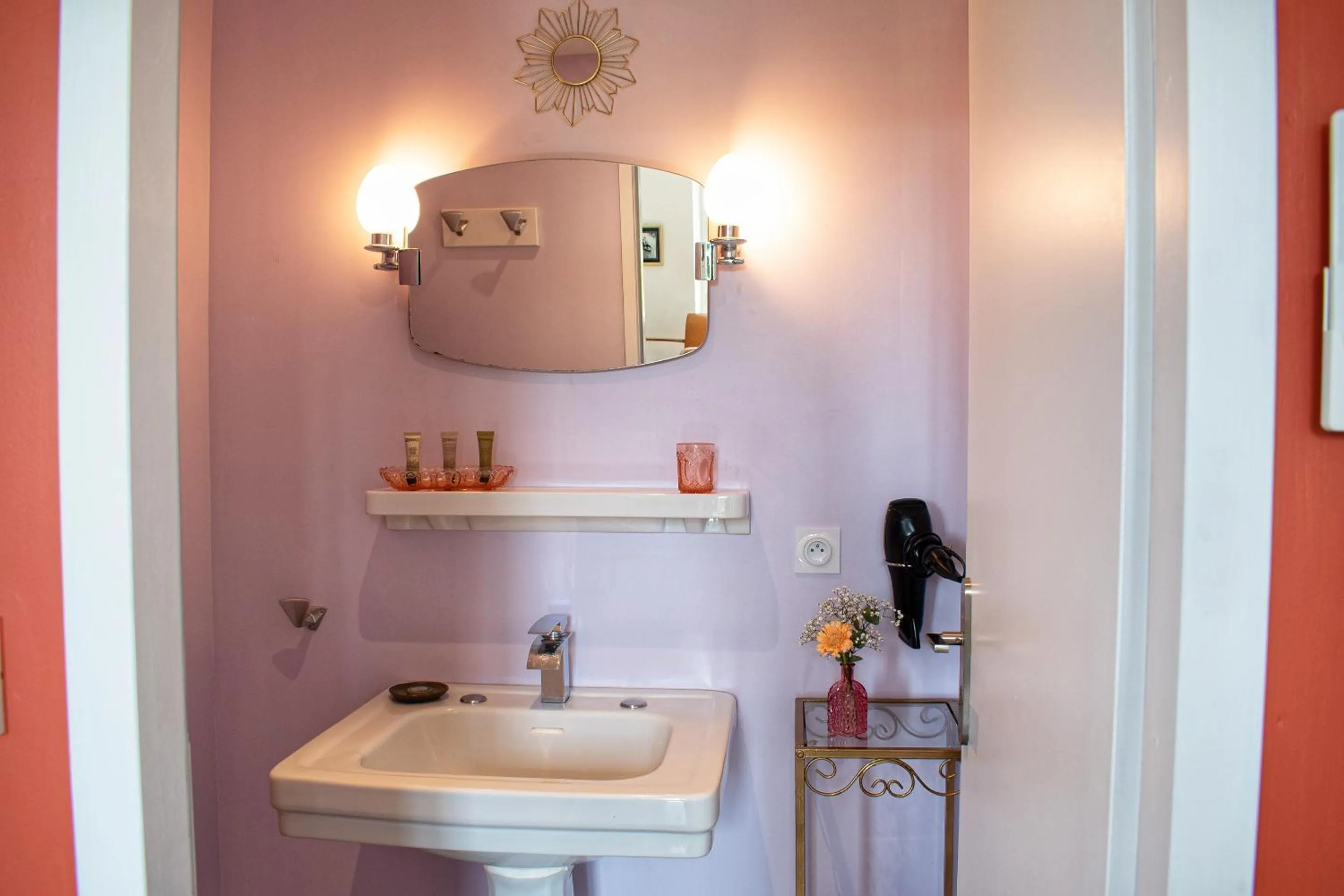 Bathroom in Les Volets Violets