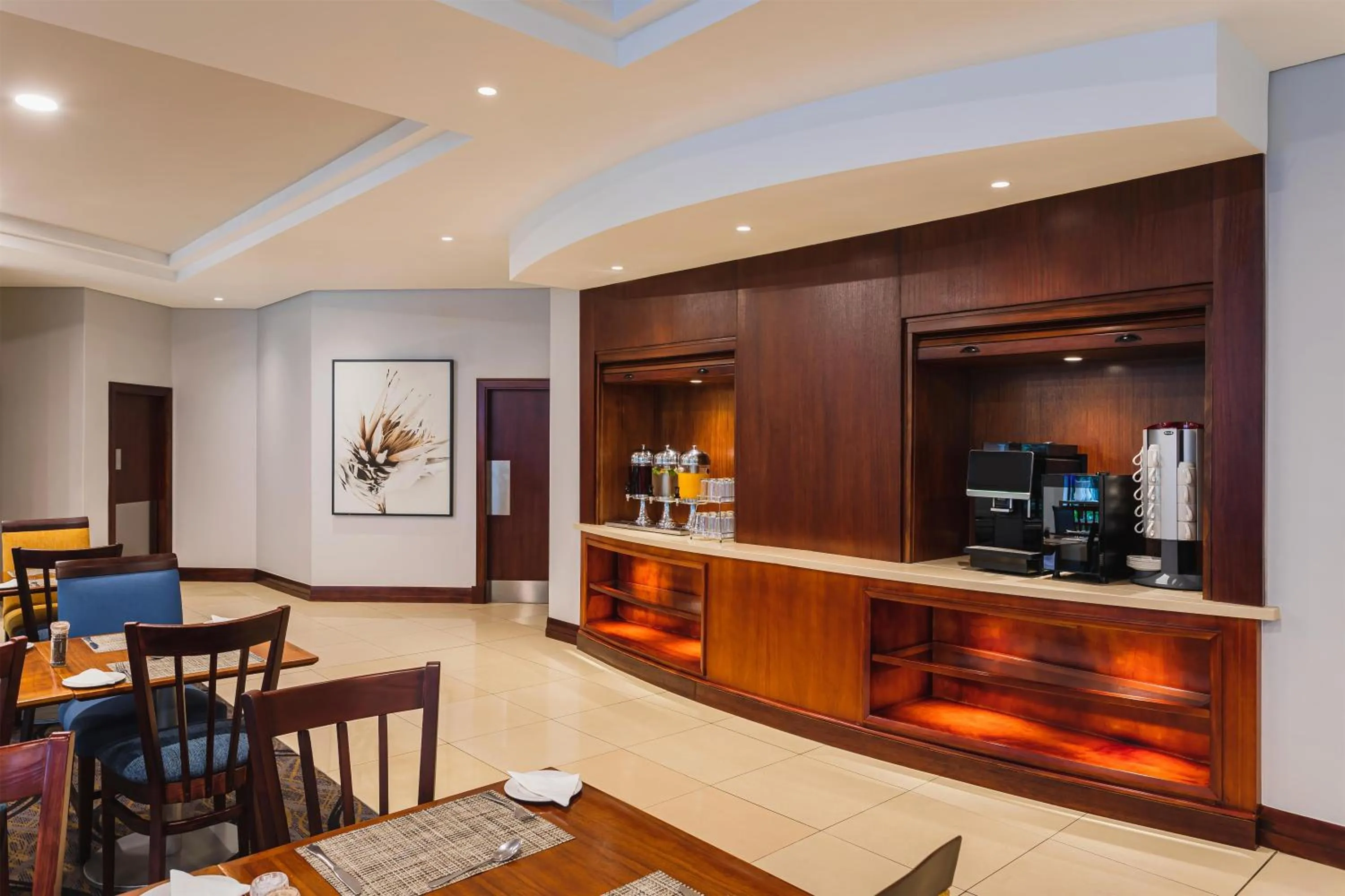 Restaurant/places to eat in Garden Court Hatfield