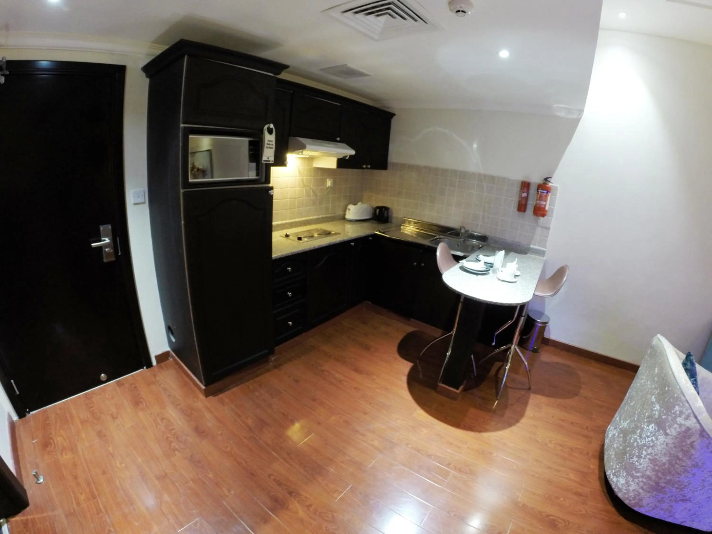 Kitchen or kitchenette in Le Park Hotel
