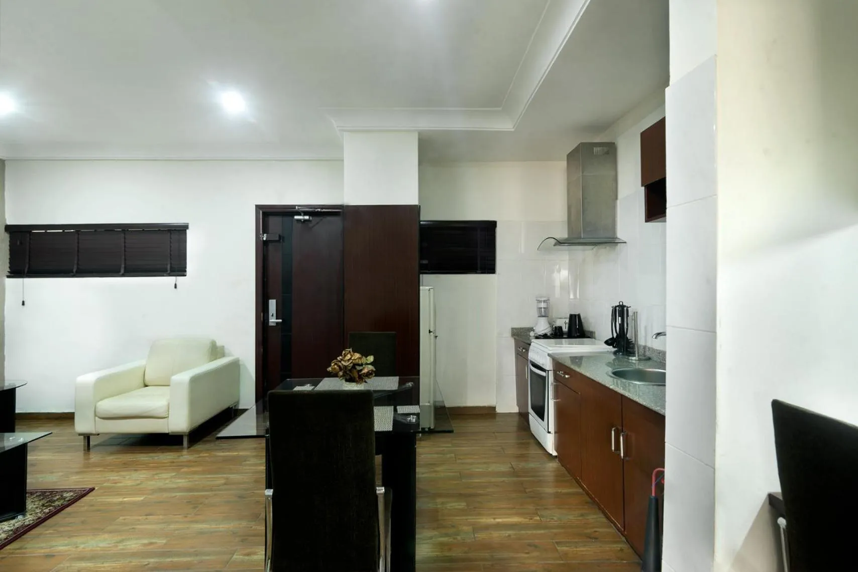Kitchen or kitchenette in Anabel Apartment and Suites, Abuja