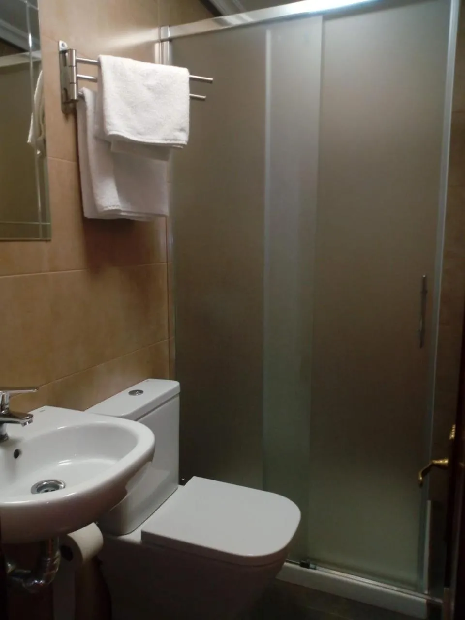 Bathroom in Hostal Álvarez