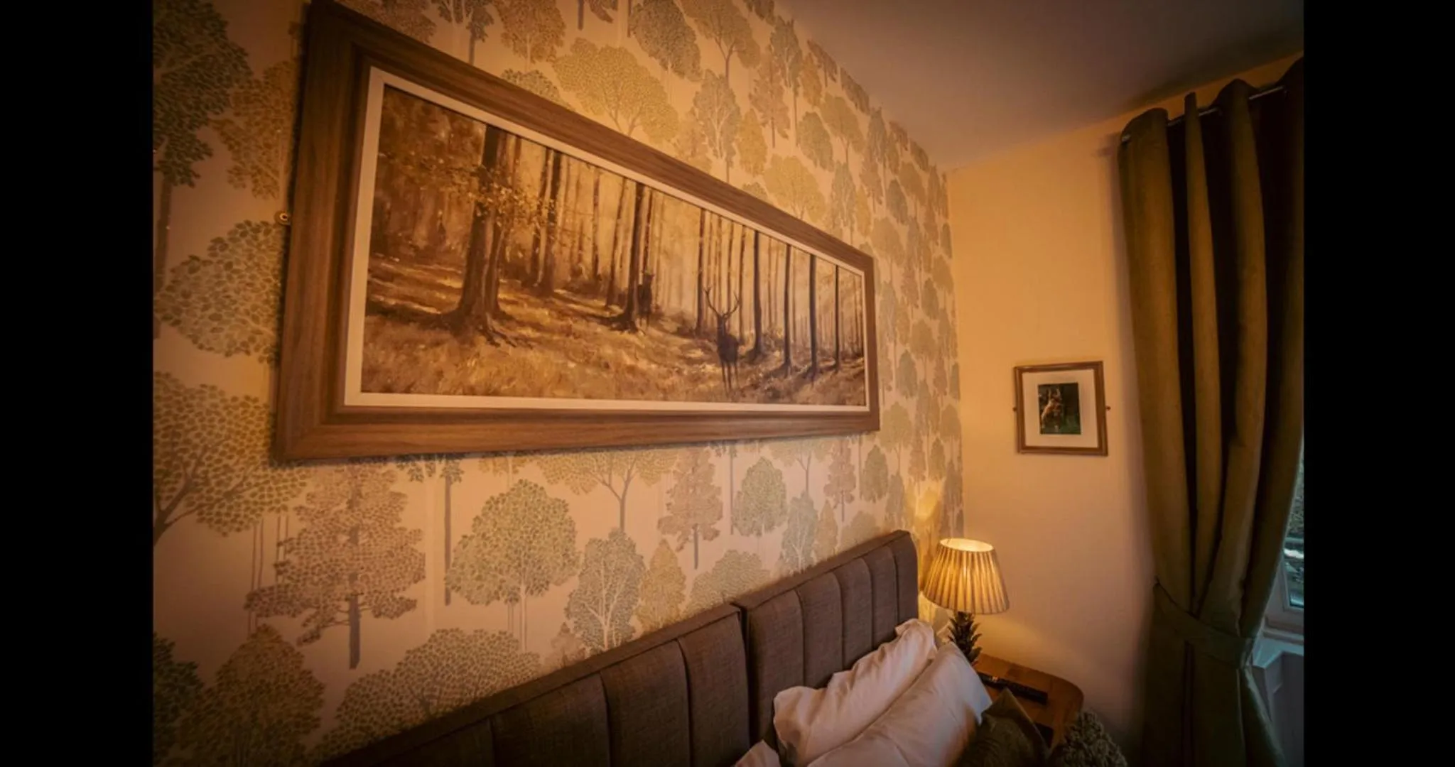 Decorative detail, Bed in Ensuite Bed And Breakfast Rooms At The Ring Pub