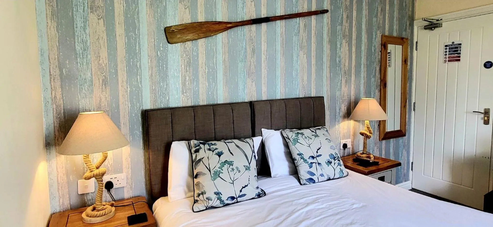 Bed in Ensuite Bed And Breakfast Rooms At The Ring Pub