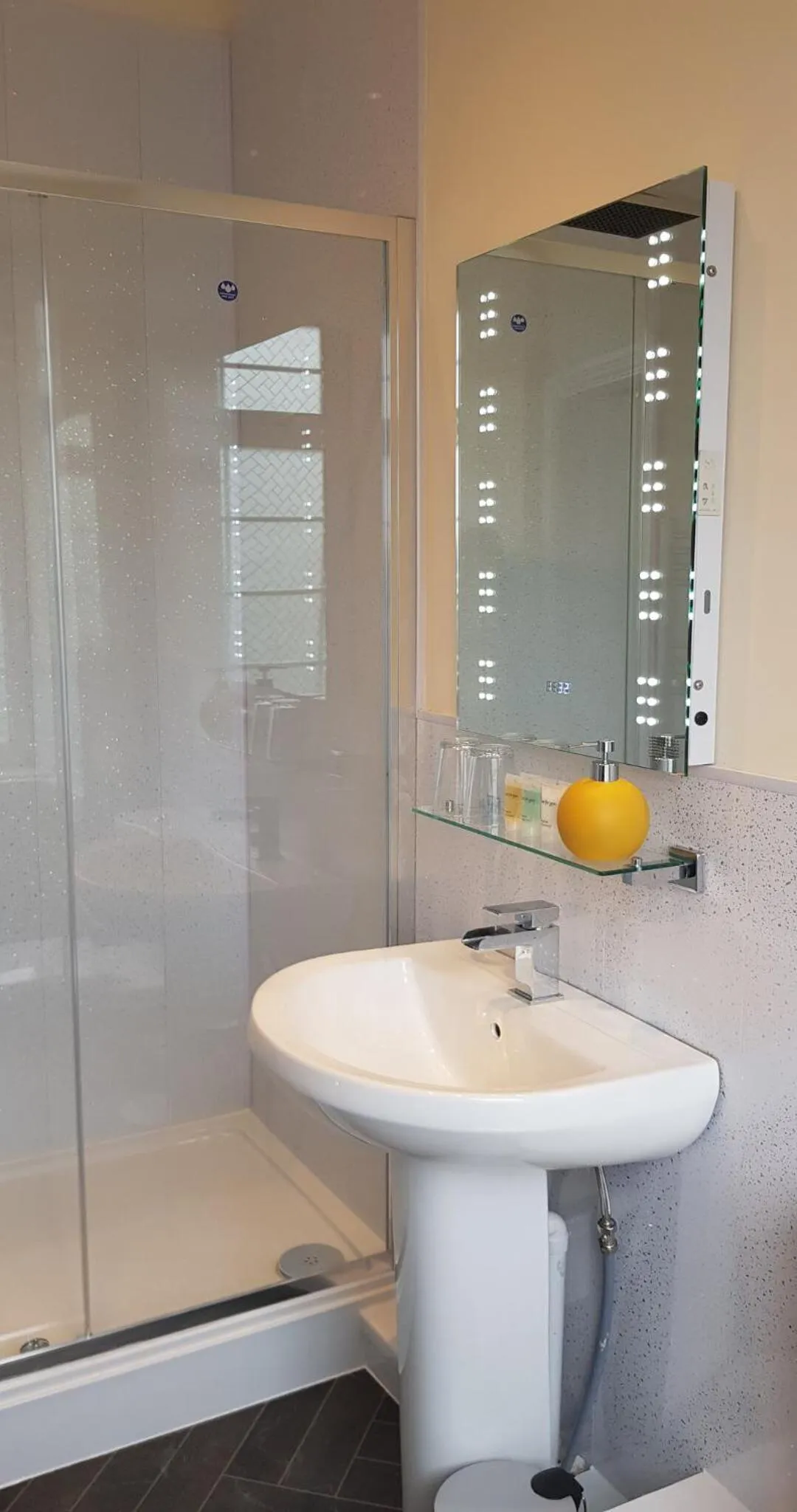 Bathroom in Ensuite Bed And Breakfast Rooms At The Ring Pub