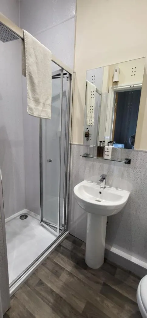 Bathroom in Ensuite Bed And Breakfast Rooms At The Ring Pub