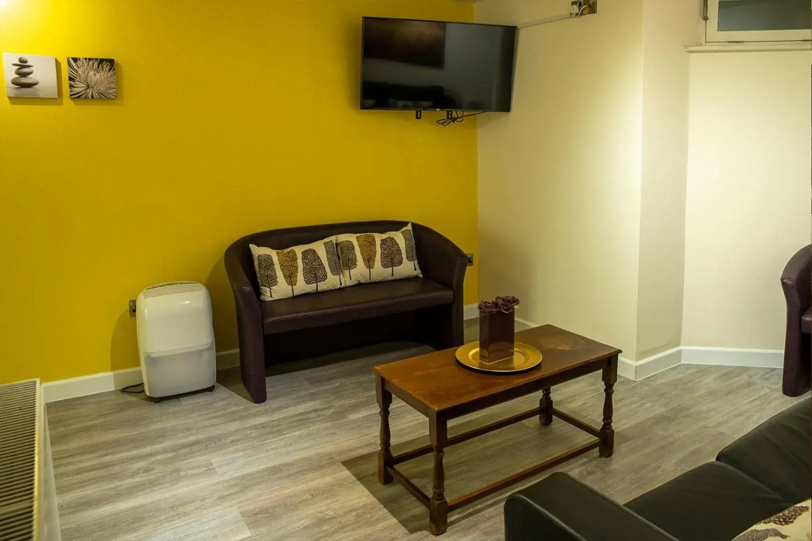 Photo of the whole room in The Knighton Hotel Photo of the whole room in The Knighton Hotel